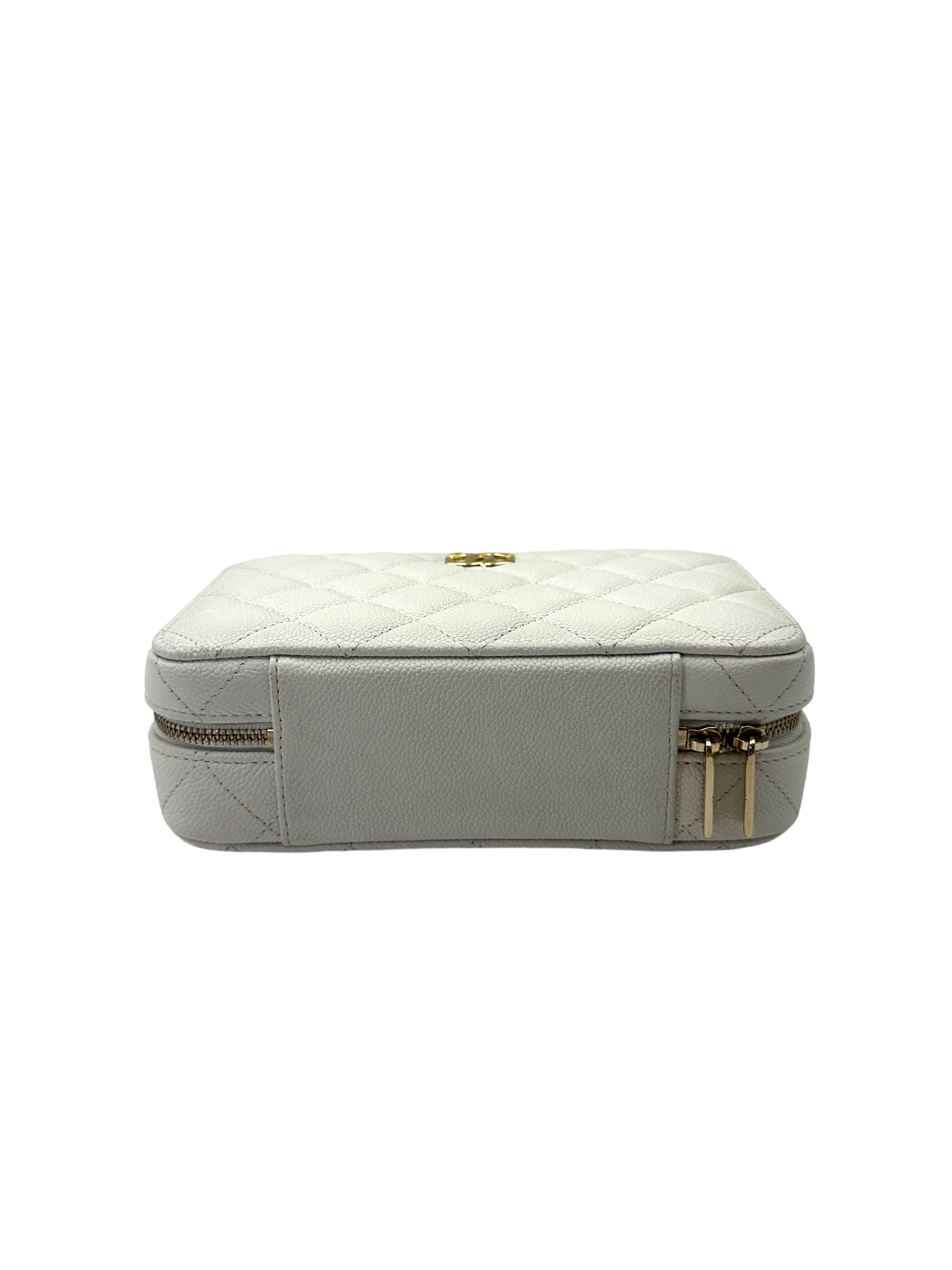 Chanel White Quilted Leather Top Handle Camera Bag(U8***22) CC2136