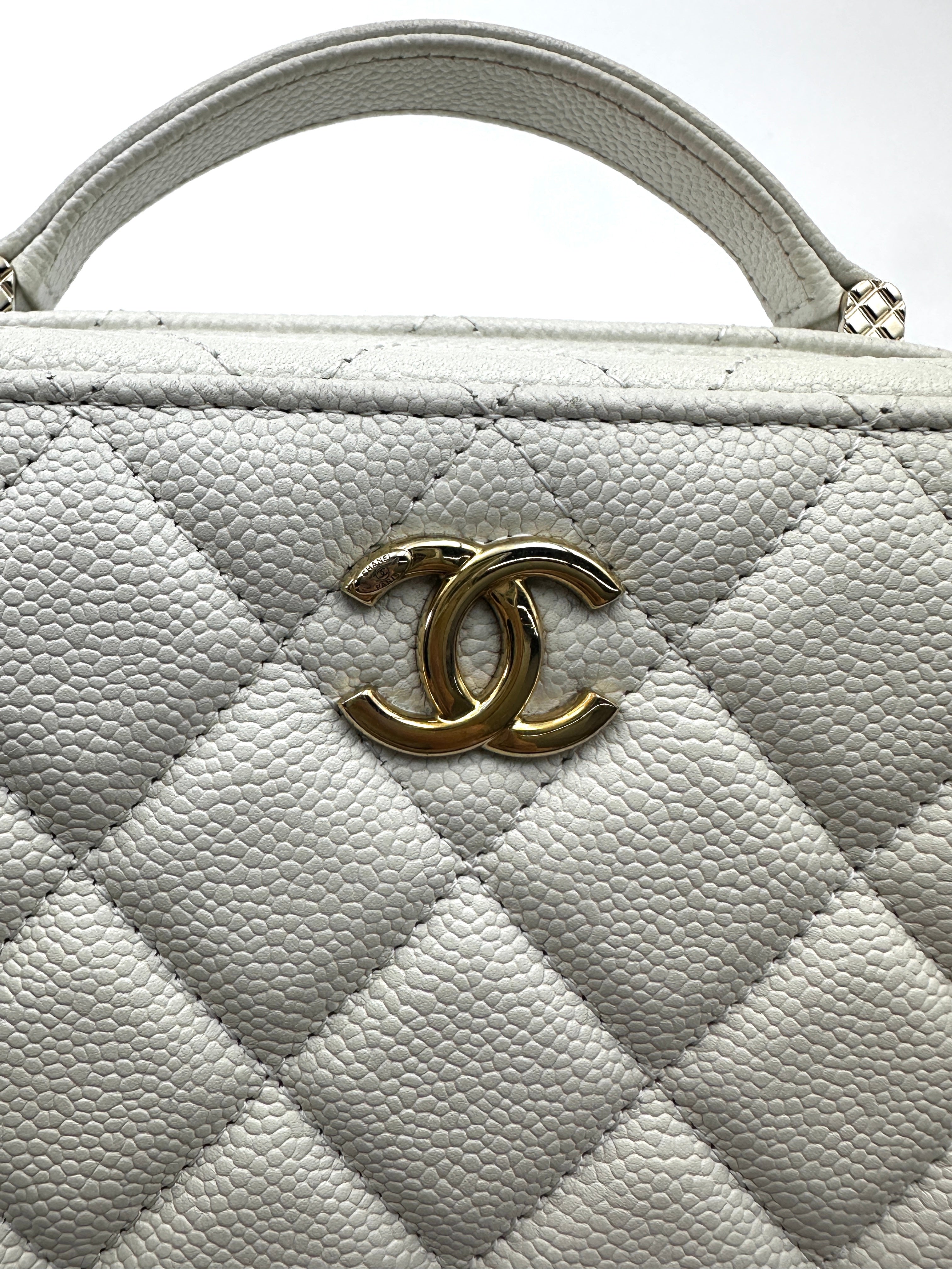 Chanel White Quilted Leather Top Handle Camera Bag(U8***22) CC2136