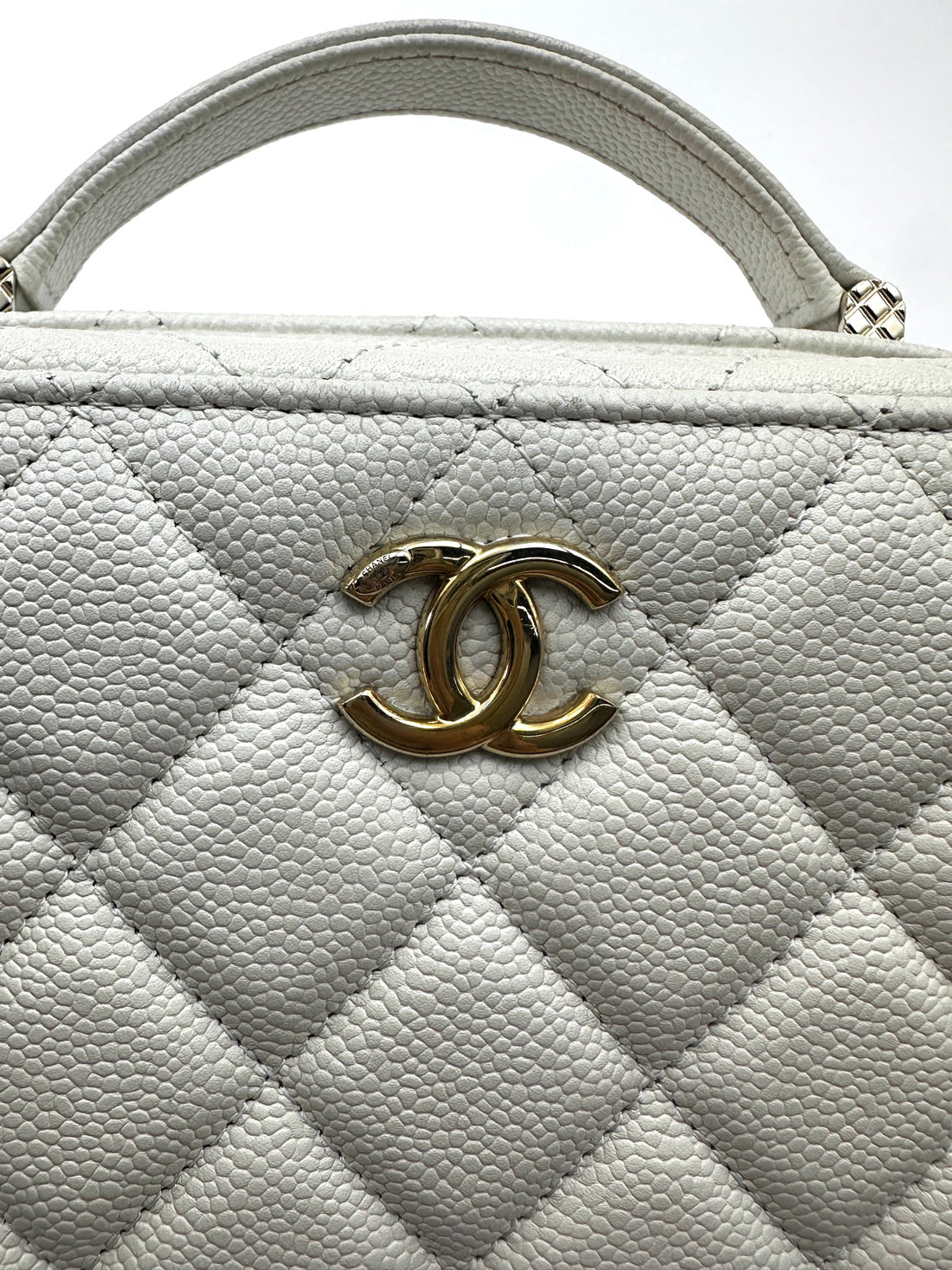 Chanel White Quilted Leather Top Handle Camera Bag(U8***22) CC2136
