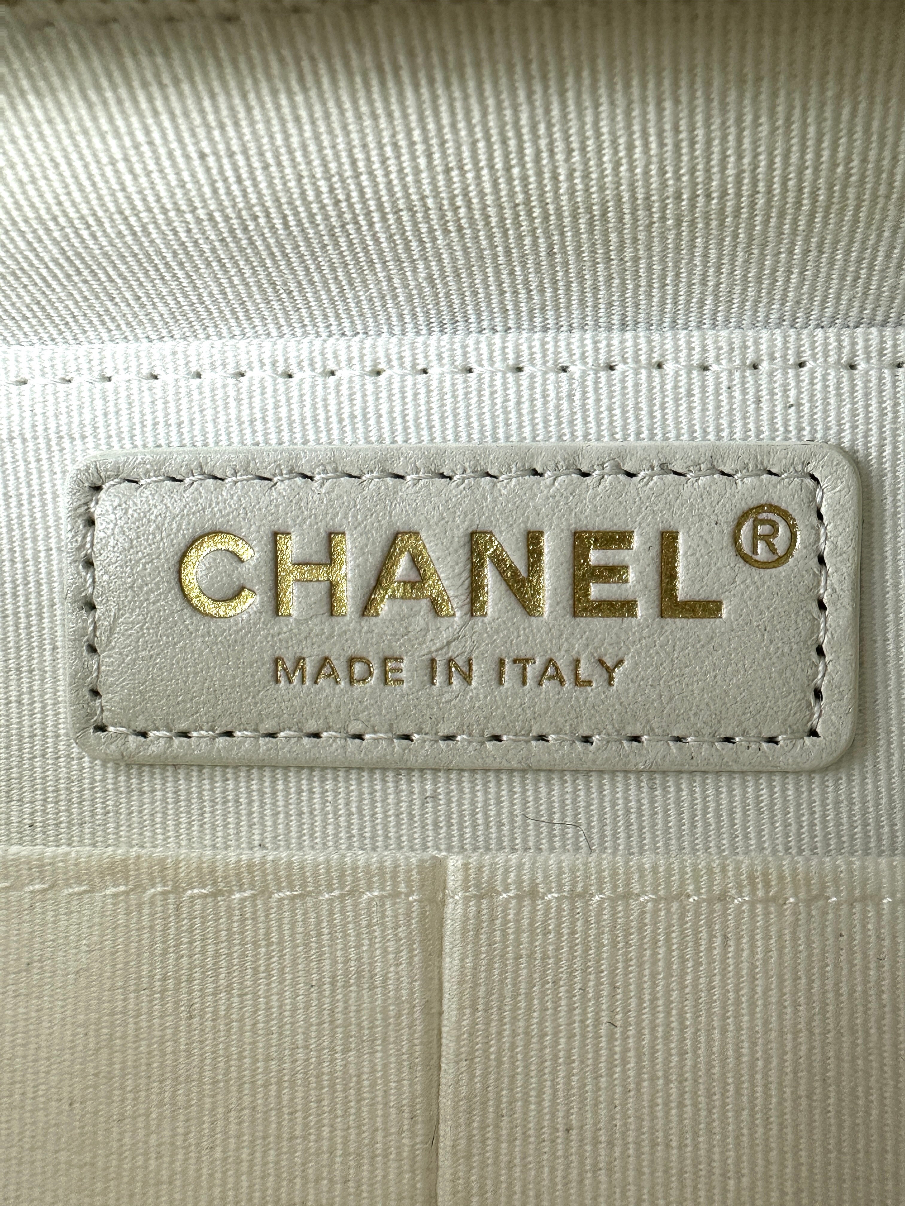 Chanel White Quilted Leather Top Handle Camera Bag(U8***22) CC2136