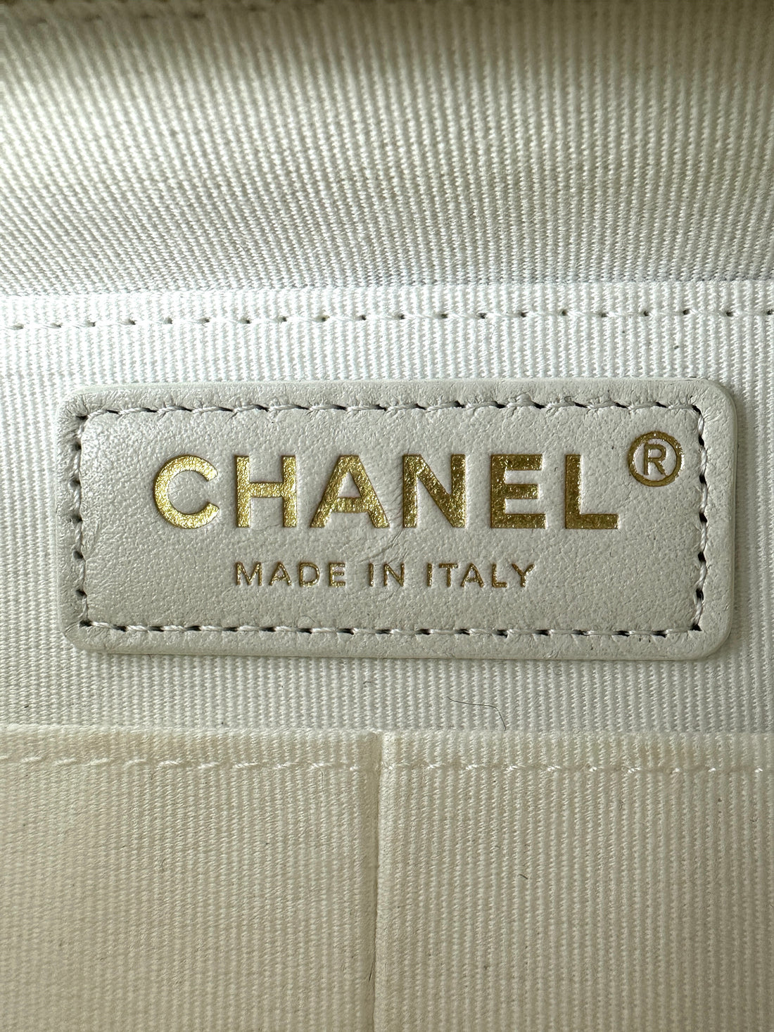 Chanel White Quilted Leather Top Handle Camera Bag(U8***22) CC2136