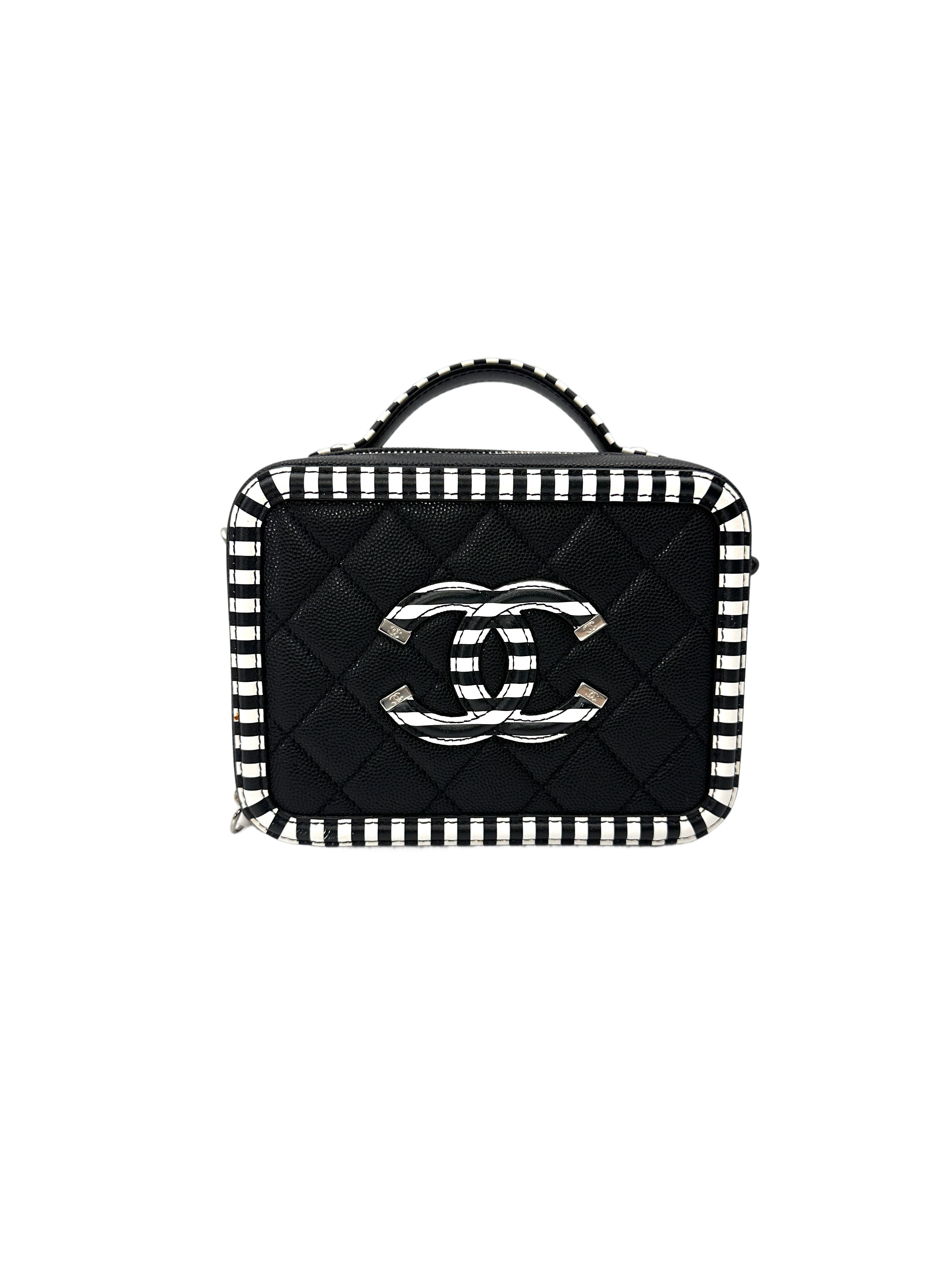 Chanel CC Filigree Black/White Quilted Leather Top Handle Vanity Case(27***78) CC2131