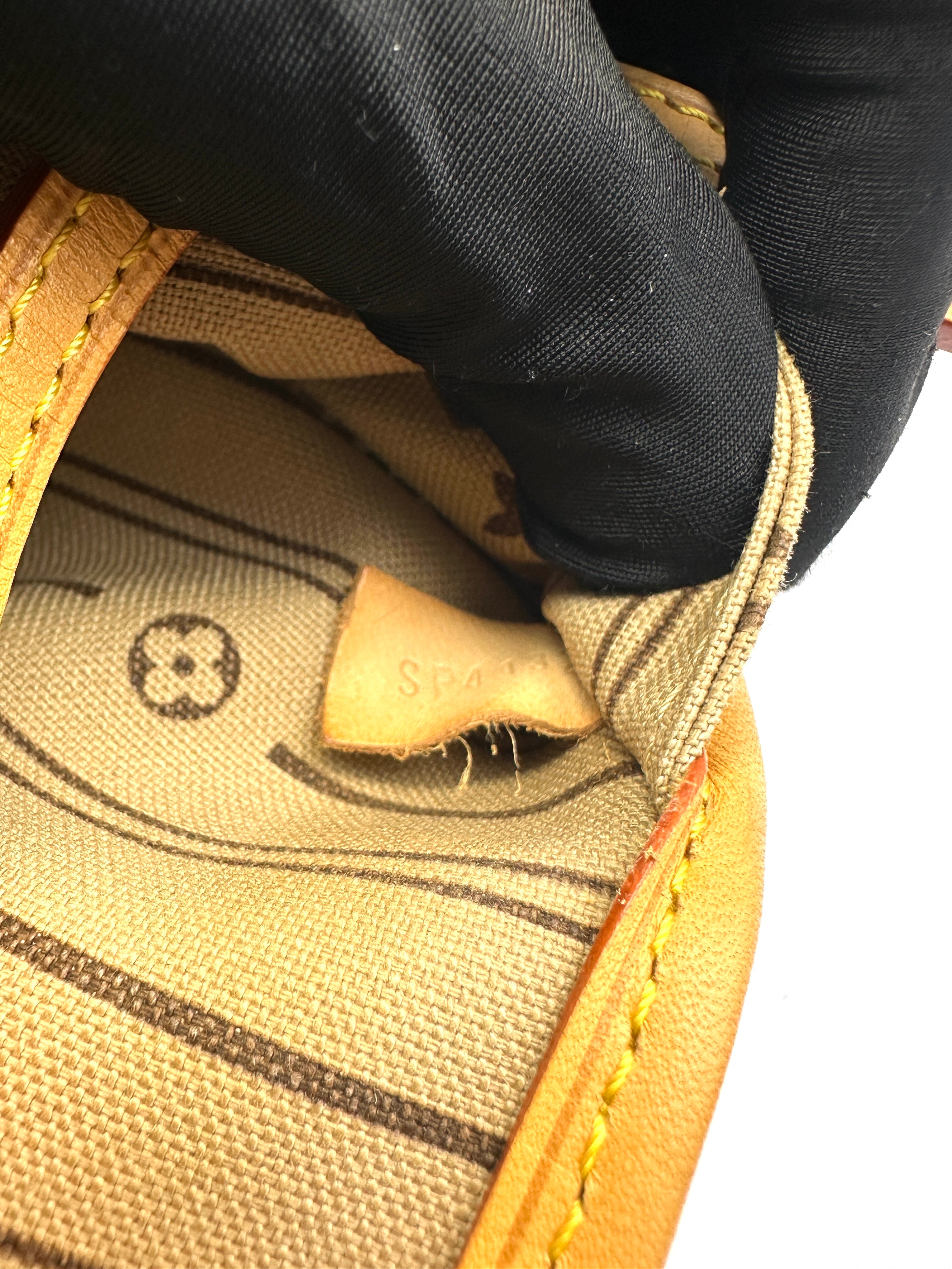 Louis Vuitton Neverfull MM Monogram Canvas Handle Bag LV2997