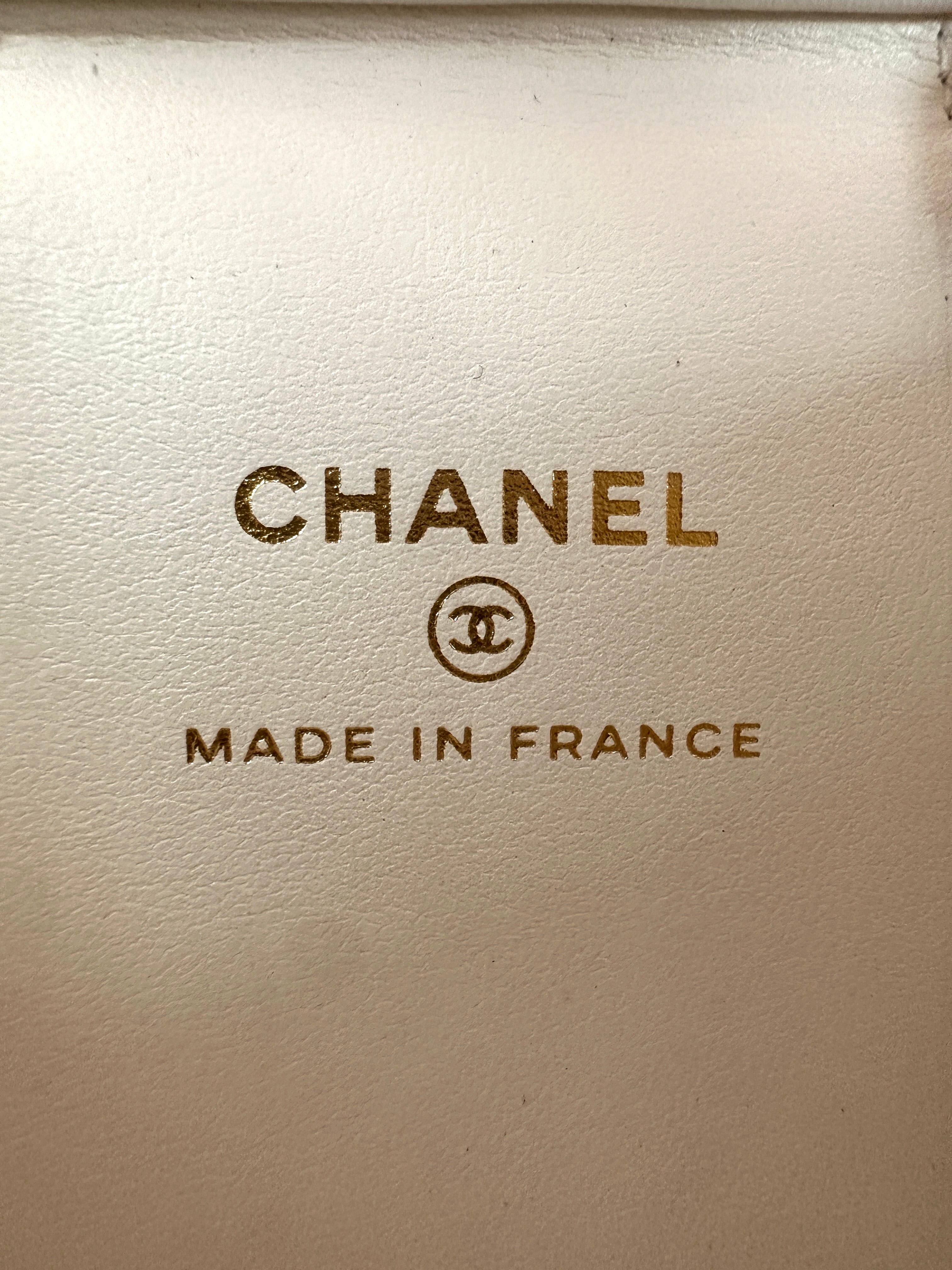 Chanel Cruise White Quilted Leather Vanity Case(TT***49) CC2137