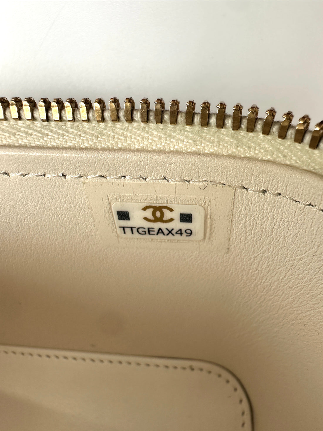 Chanel Cruise White Quilted Leather Vanity Case(TT***49) CC2137