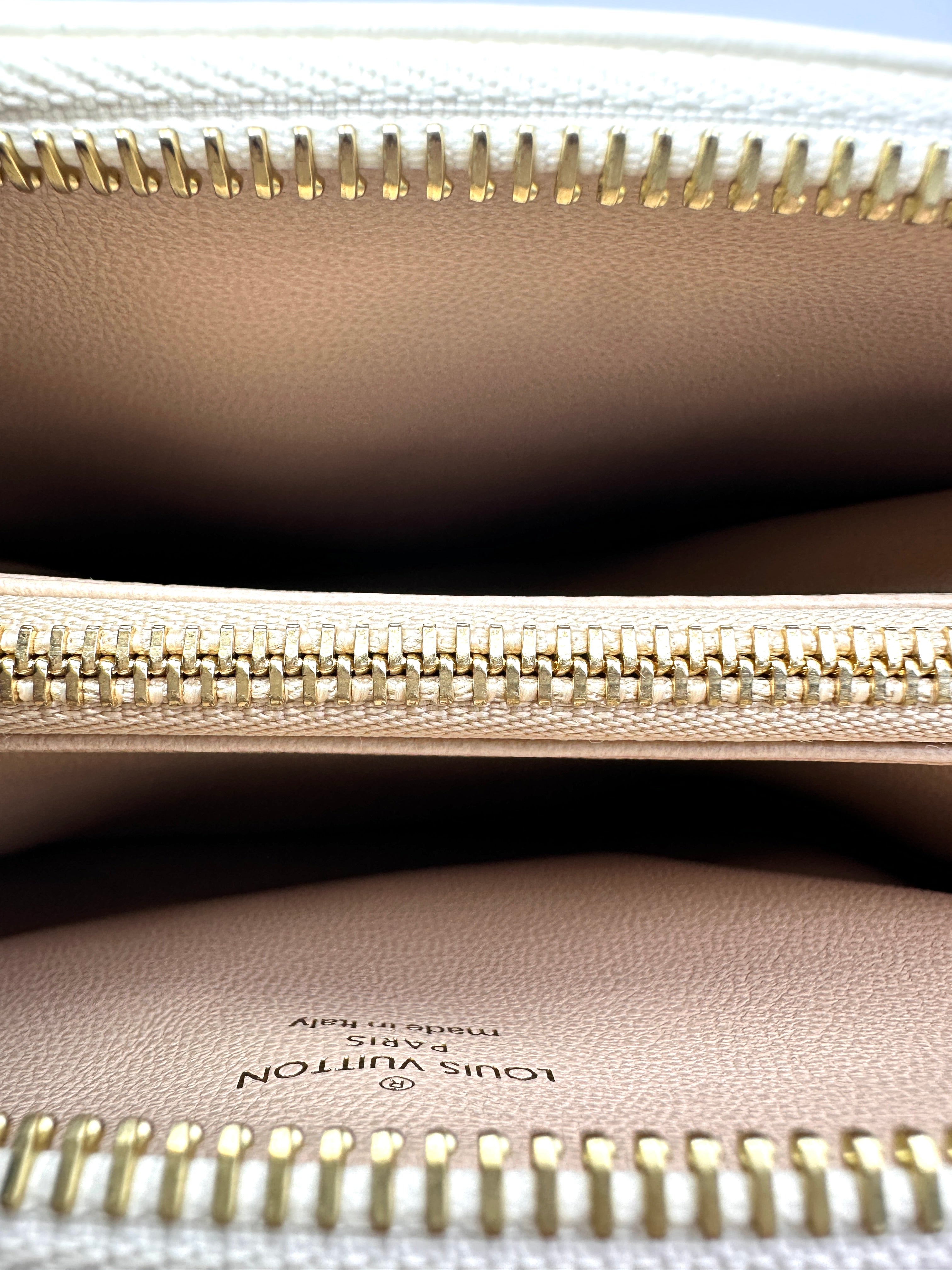 Louis Vuitton Coussin BB Milky Way White Monogram Embossed Puffy Leather Shoulder Bag LV3005