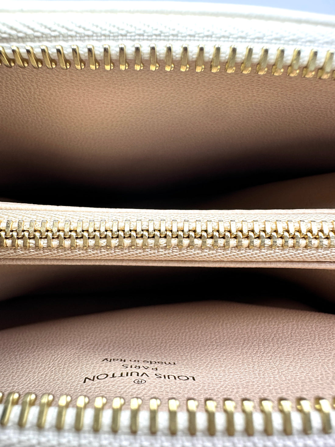 Louis Vuitton Coussin BB Milky Way White Monogram Embossed Puffy Leather Shoulder Bag LV3005