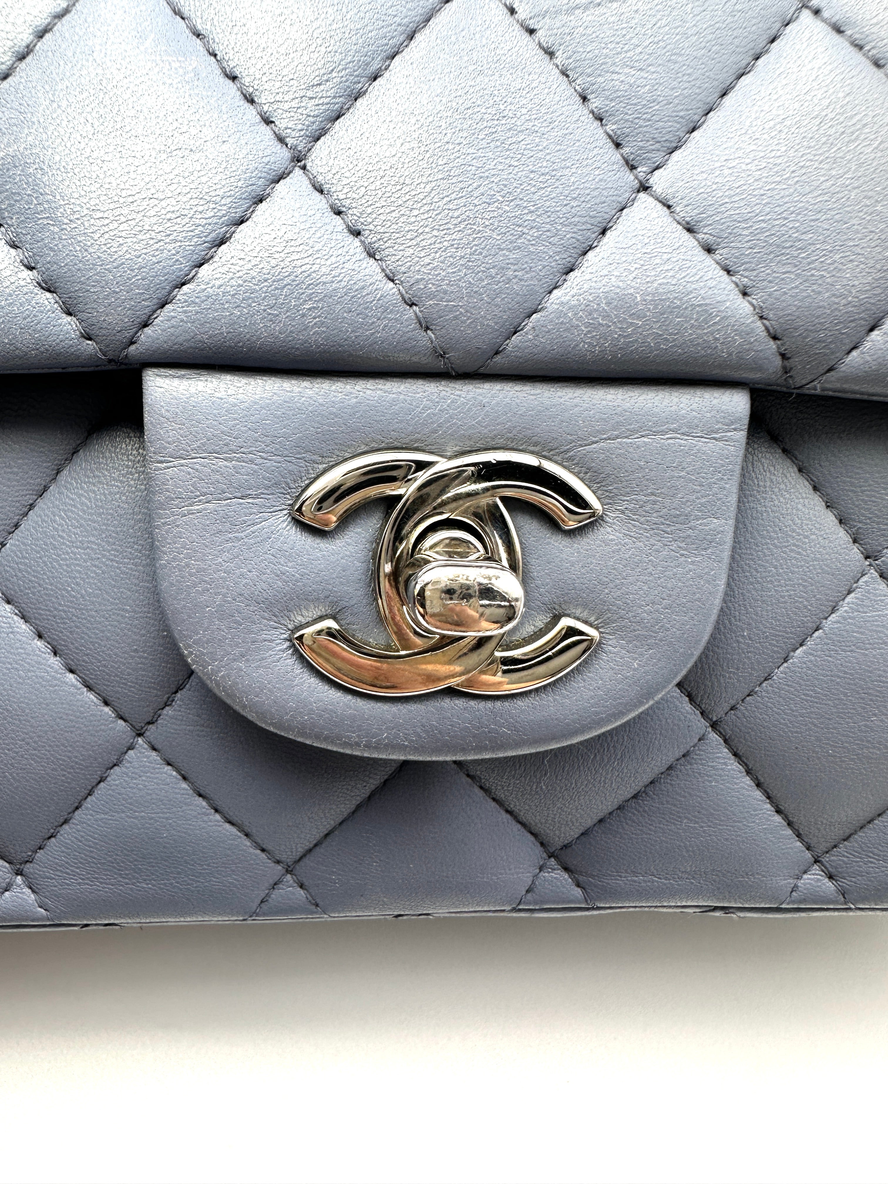 Chanel Classic Flap Navy Quilted Lambskin Medium Size Shoulder Bag(16***35) CC2141