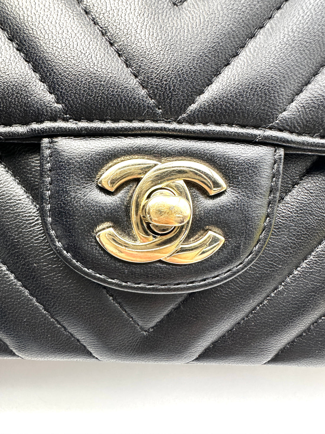 Chanel Classic Flap Black Chevron Quilted Leather Shoulder Bag With Gold Buckle(24***97) CC2145