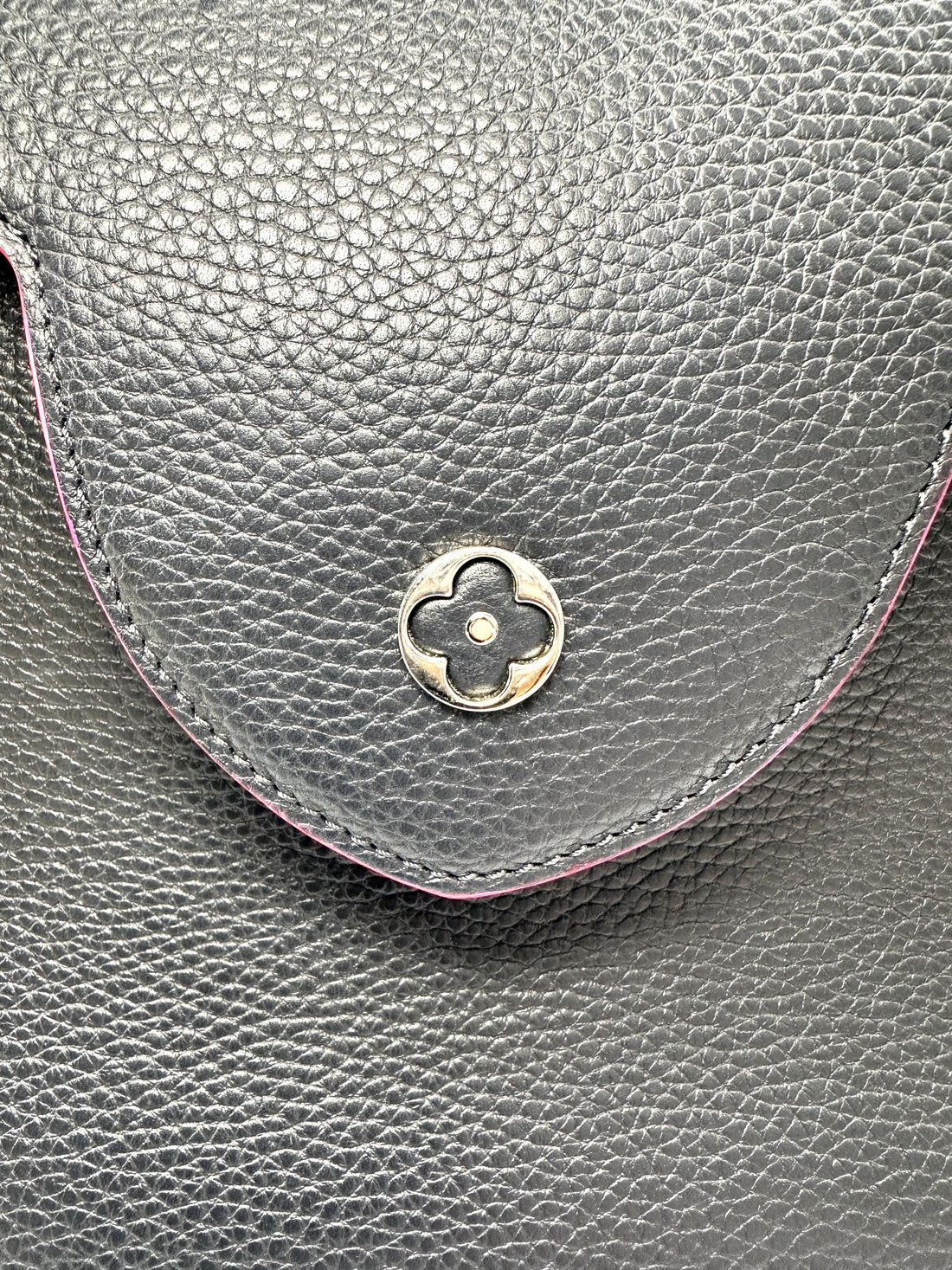 Louis Vuitton Capucines GM Black Taurillon Leather Handle Bag LV3019