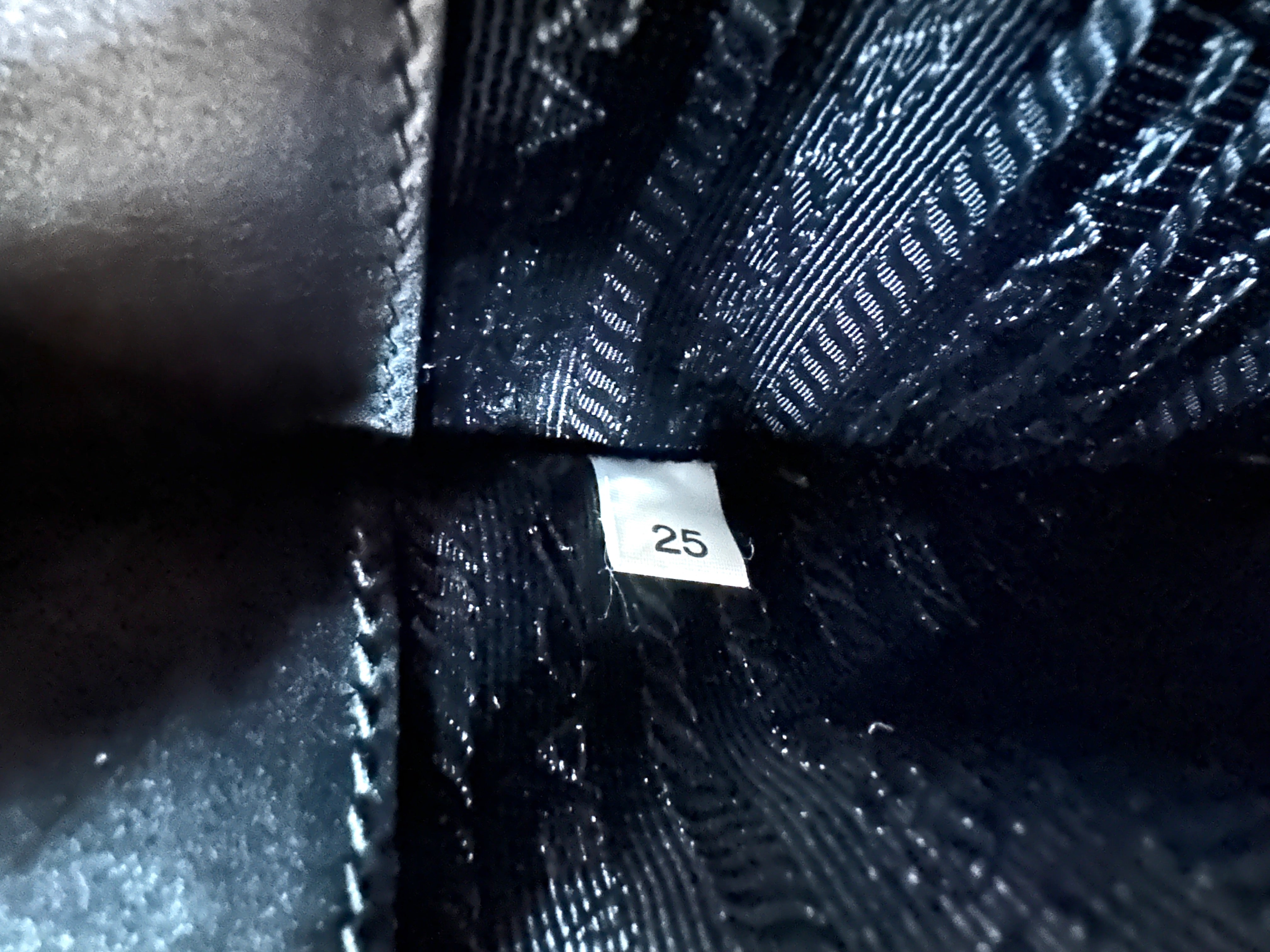 Prada Galleria Black Saffiano Leather Handle Bag PR475