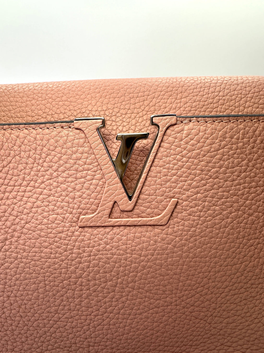 Louis Vuitton Capucines PM Pink Taurillon Leather Handle Bag LV3014
