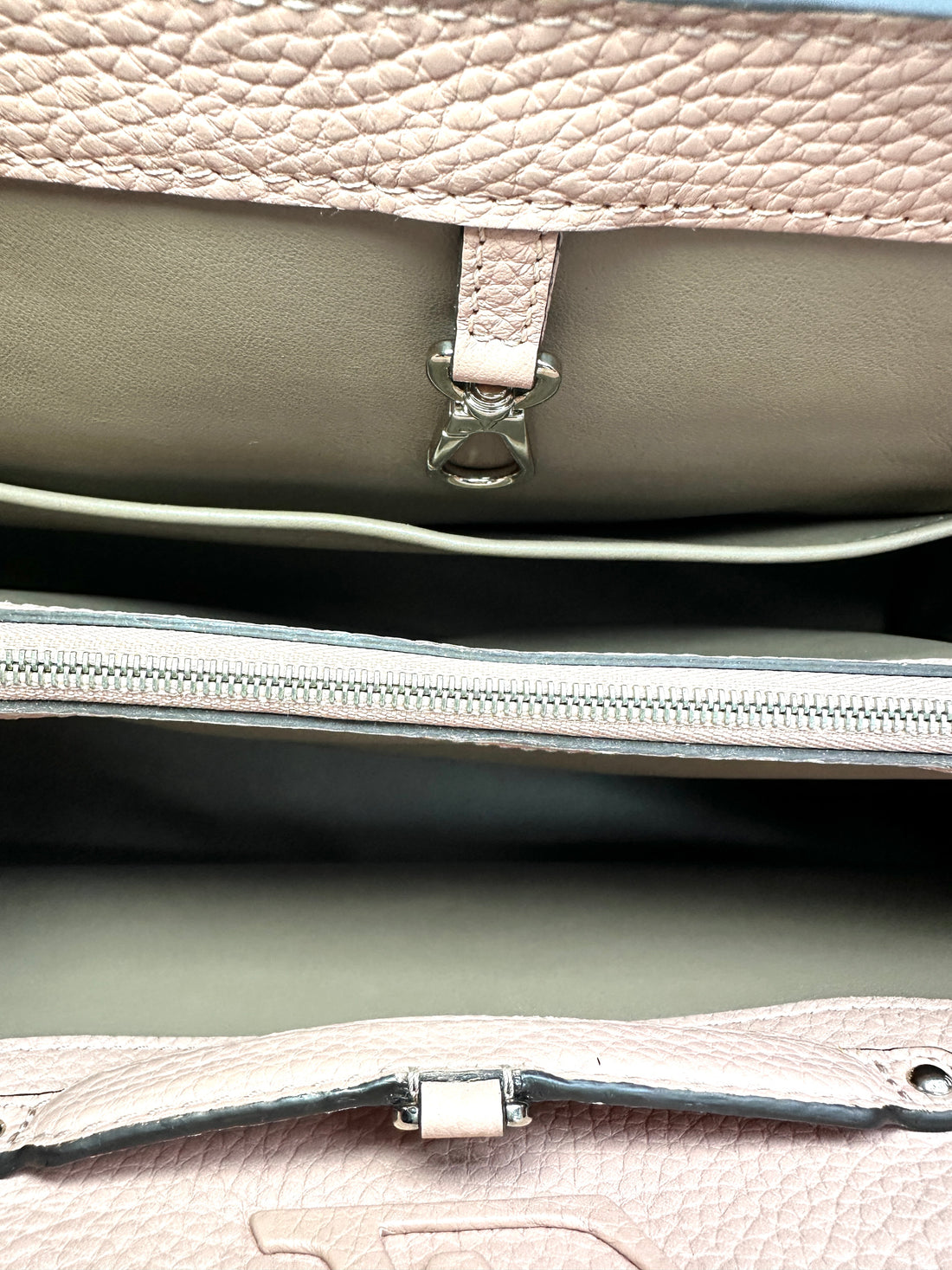 Louis Vuitton Capucines PM Pink Taurillon Leather Handle Bag LV3014