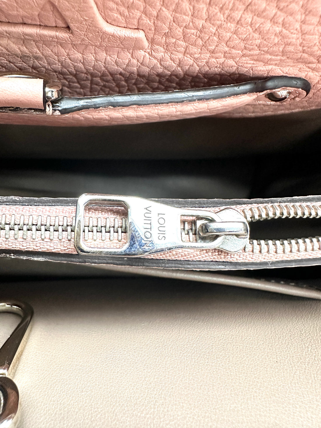 Louis Vuitton Capucines PM Pink Taurillon Leather Handle Bag LV3014