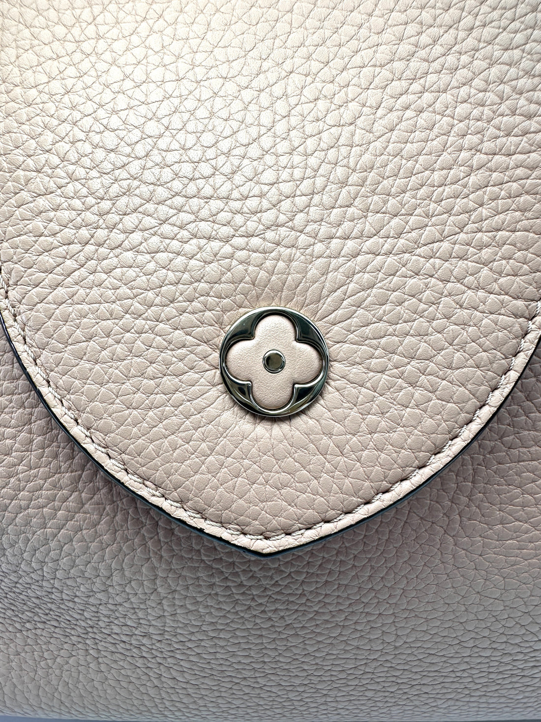 Louis Vuitton Capucines PM Pink Taurillon Leather Handle Bag LV3014