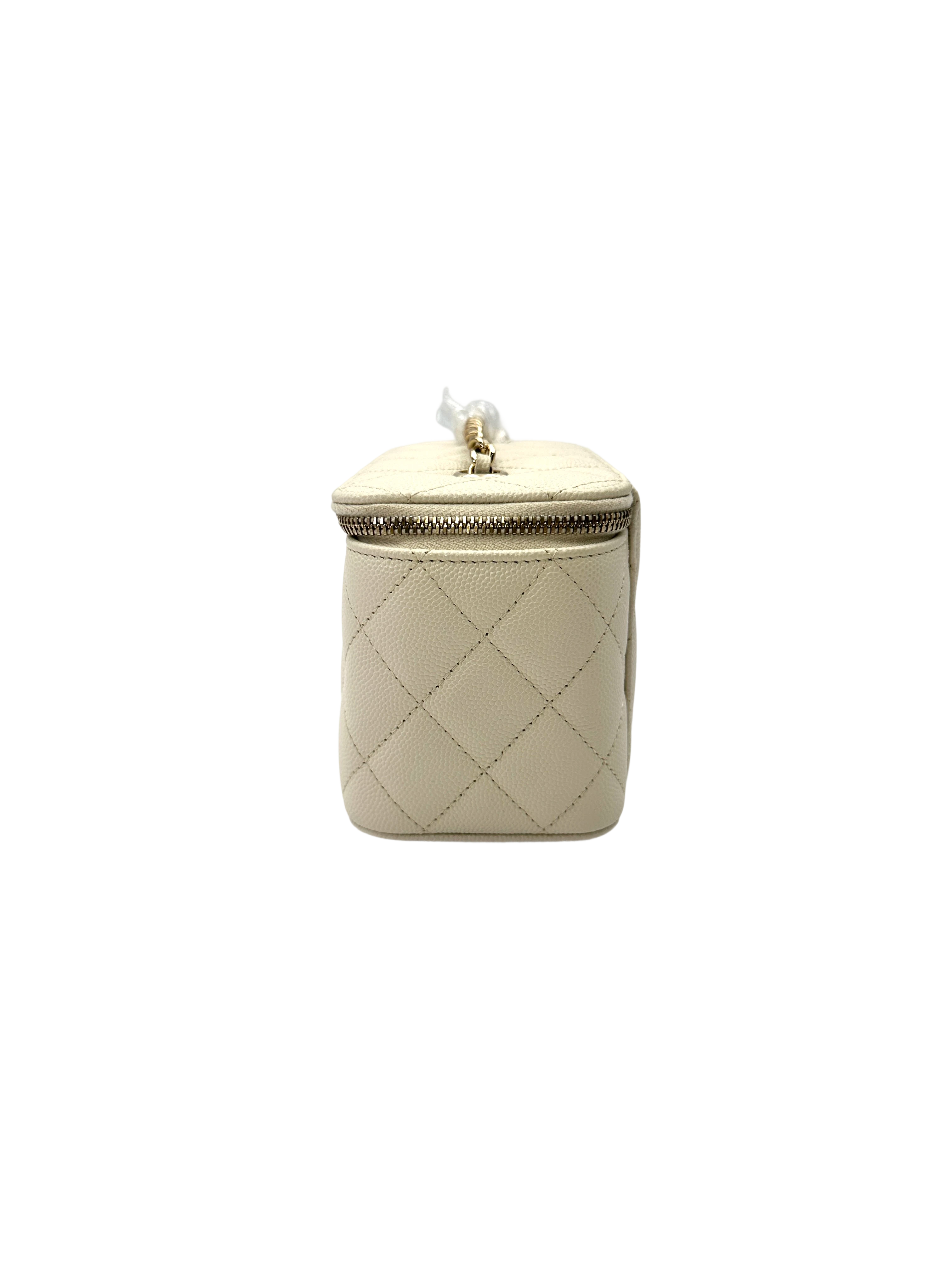 Chanel 22C White Quilted Leather Vanity Case(31***08) CC2157