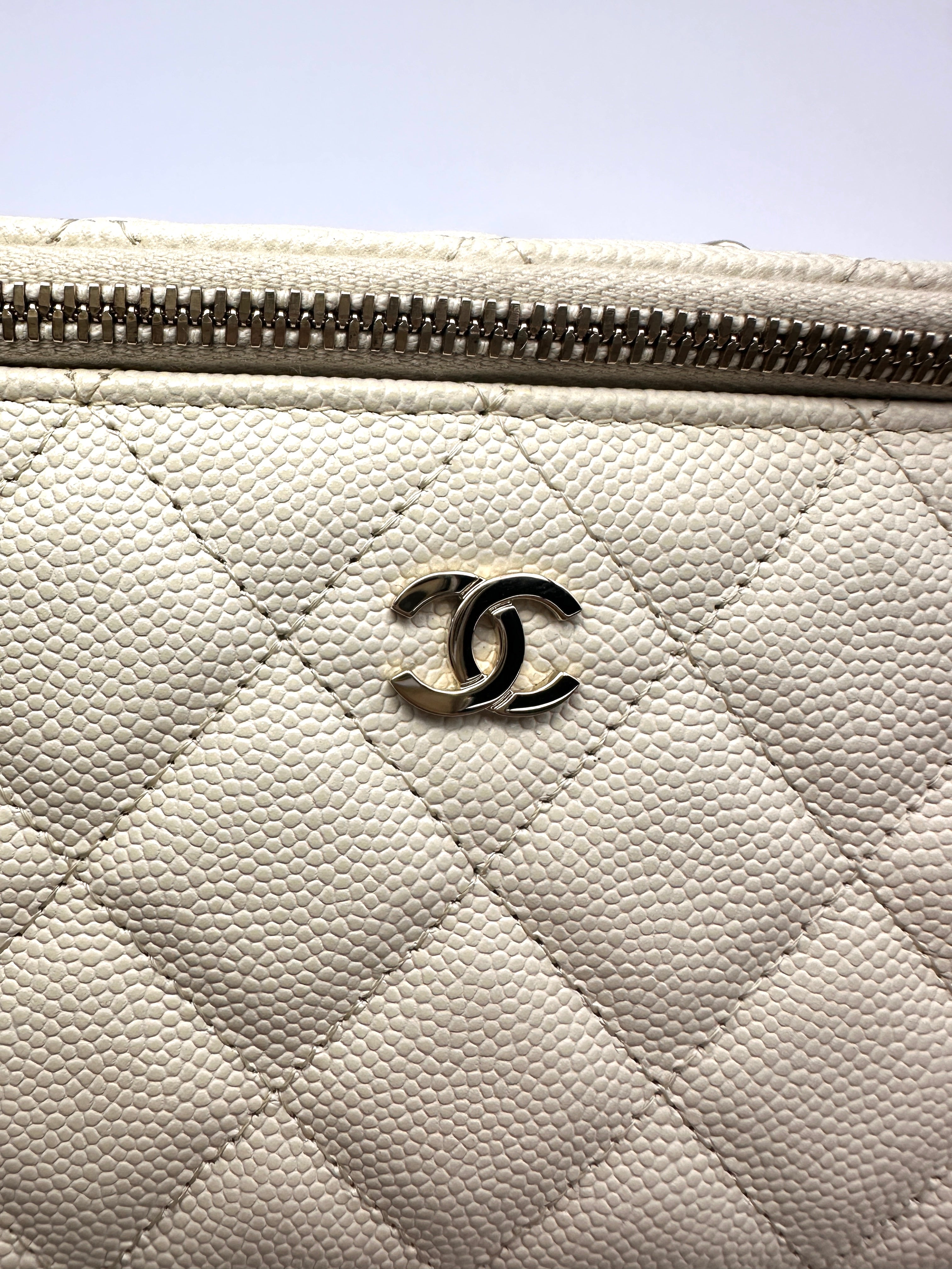 Chanel 22C White Quilted Leather Vanity Case(31***08) CC2157