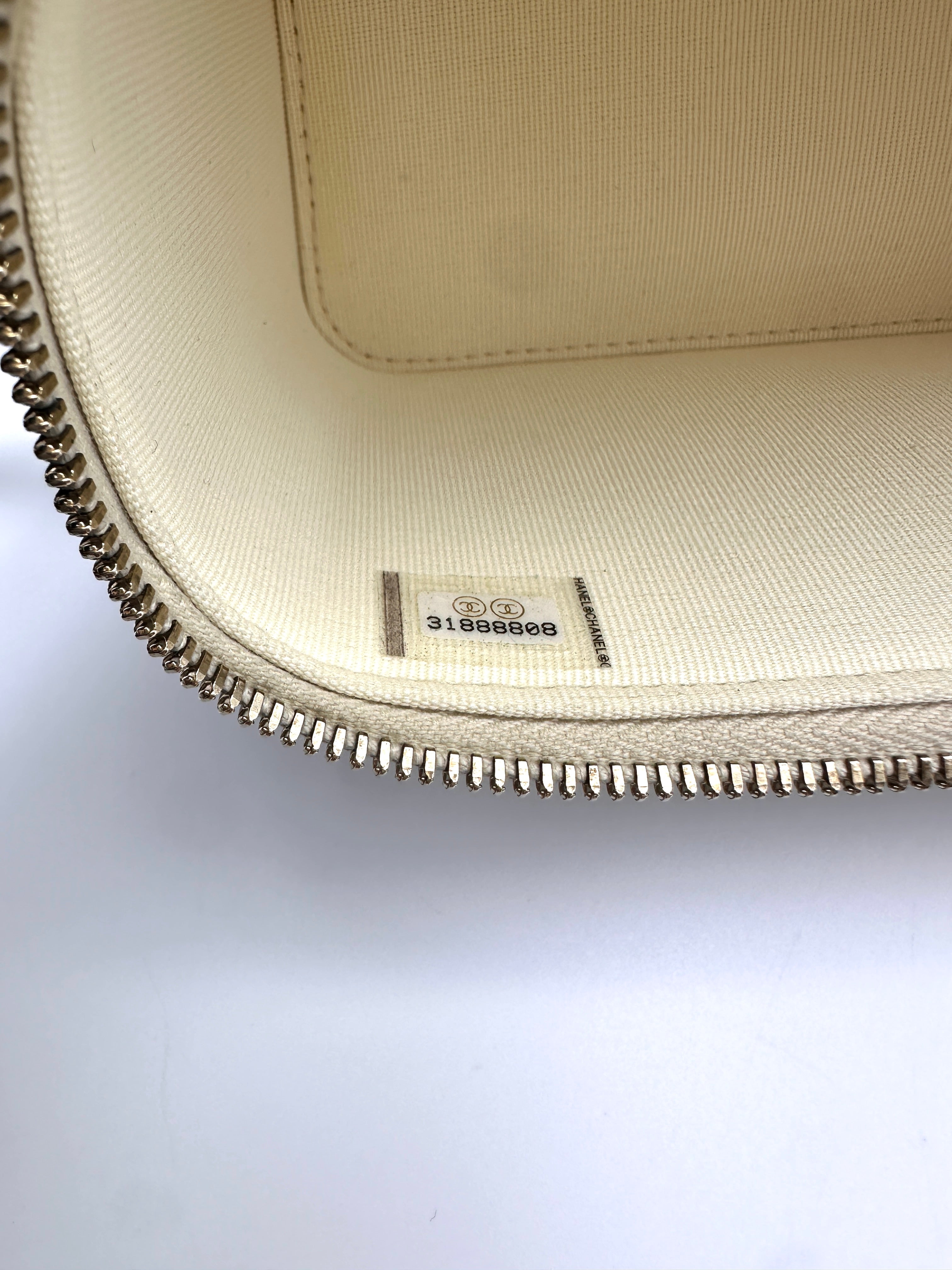Chanel 22C White Quilted Leather Vanity Case(31***08) CC2157