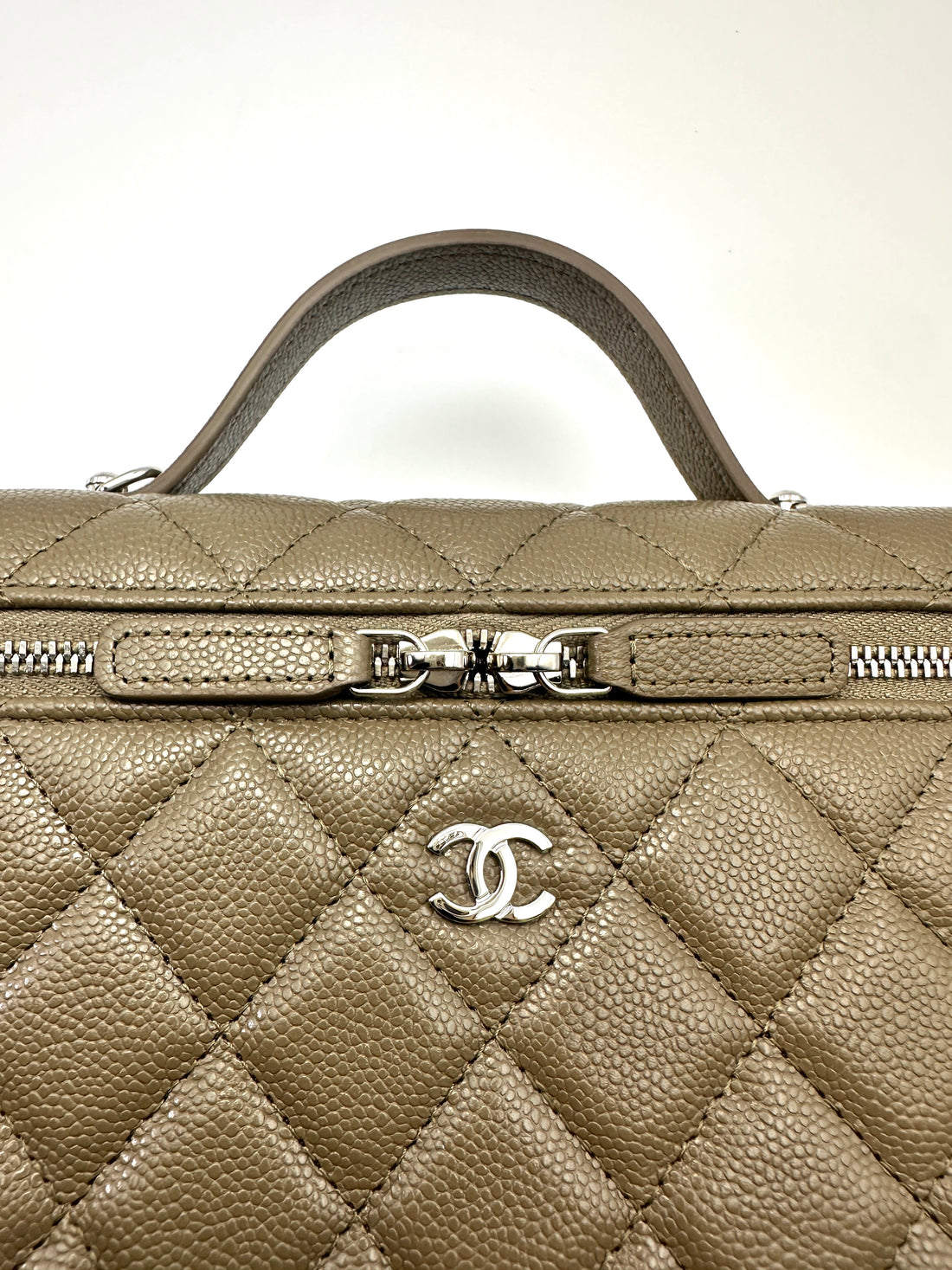Chanel 26P Khaki Quilted Lambskin Top Handle Vanity Case(U0***08) IRIS239