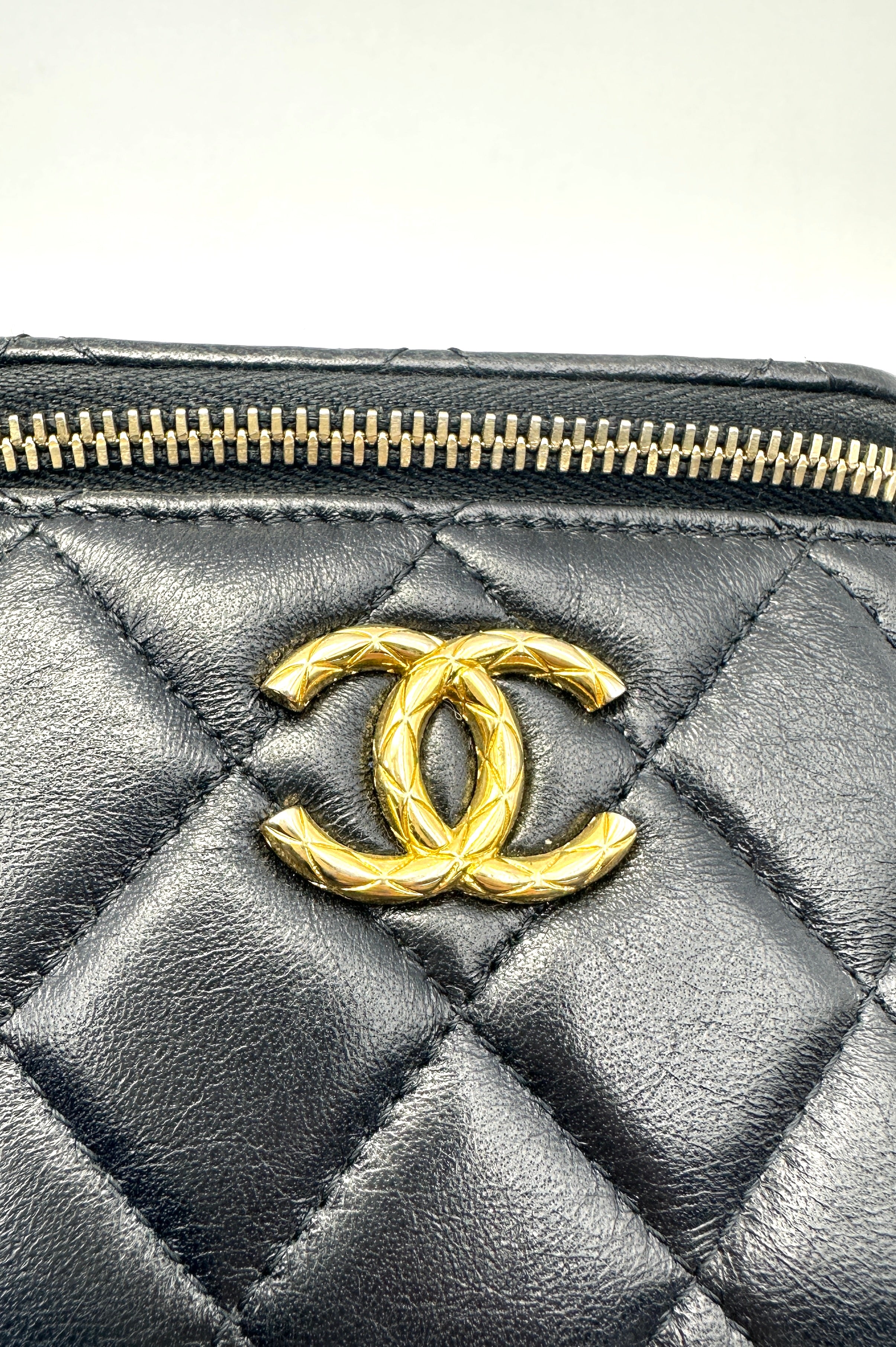 Chanel Black Quilted Lambskin Vanity Case With Gold Hardware(TA***GE) CC2166