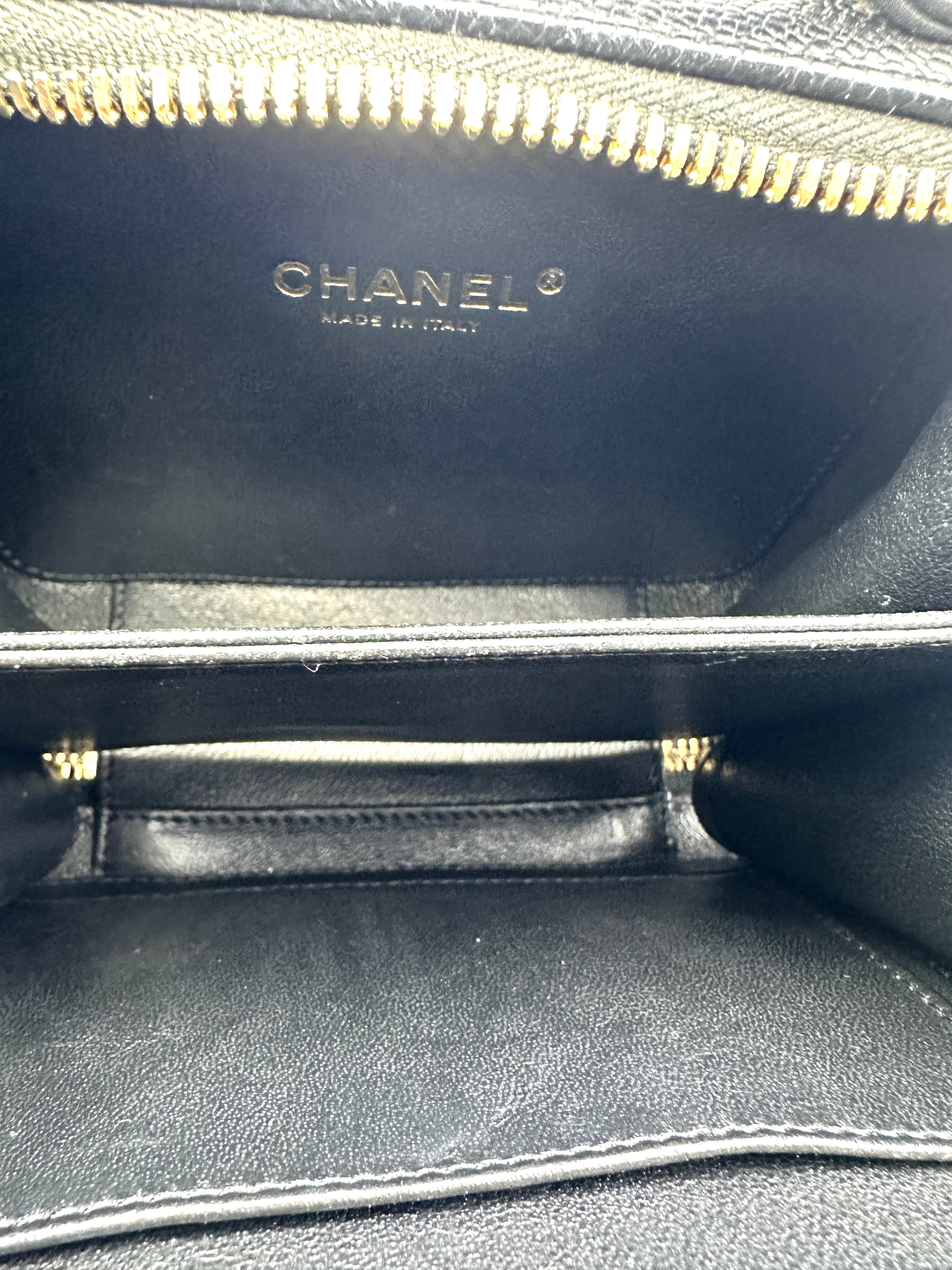 Chanel CC Filigree Black Quilted Leather Top Handle Vanity Case(26***54) CC2167
