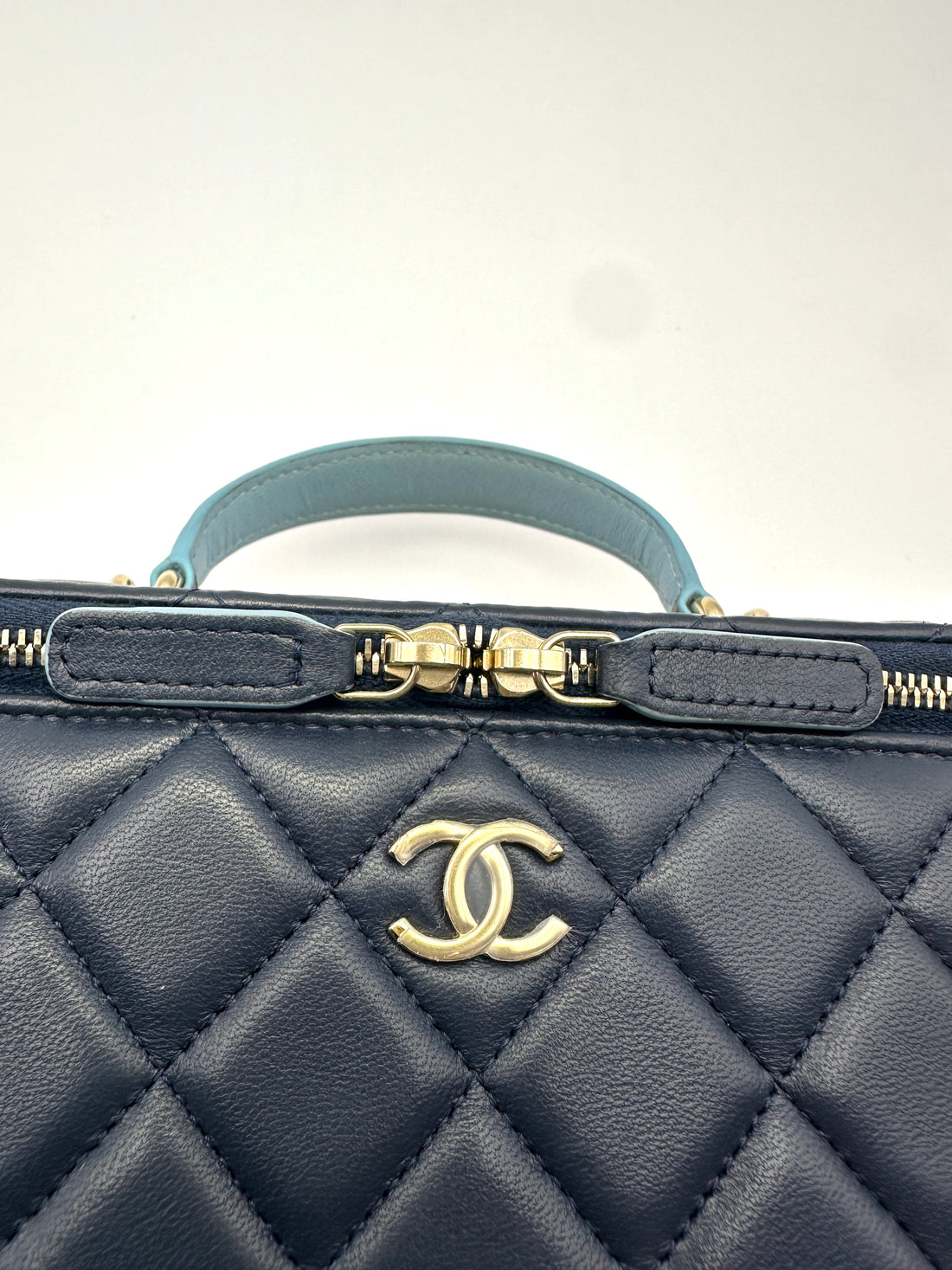 Chanel Navy Quilted Lambskin Top Handle Vanity Case(LT***CH) CC2177