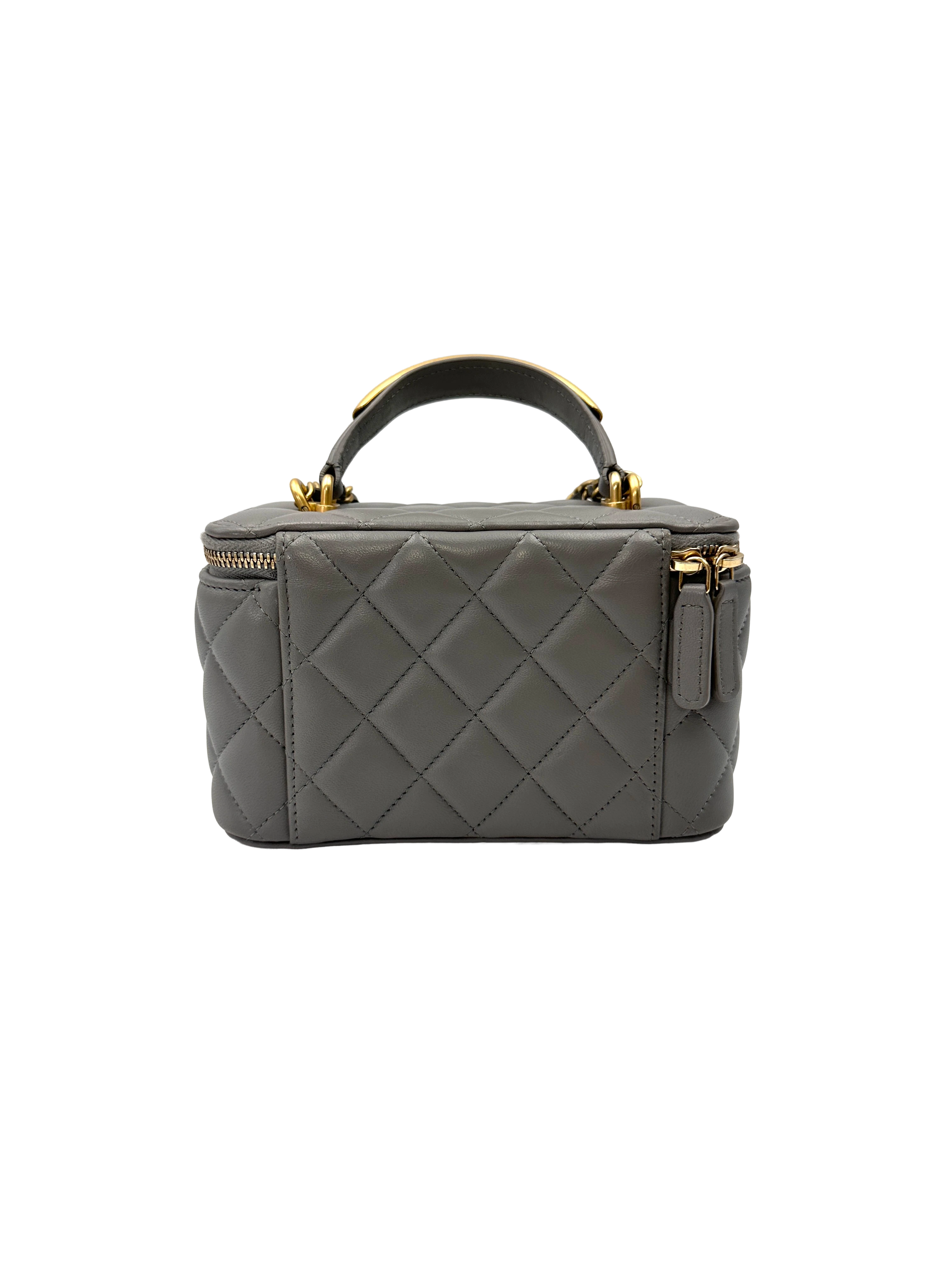 Chanel 22B Grey Quilted Lambskin Top Handle Vanity Case With Gold Hardware(C8***J6) CC2175
