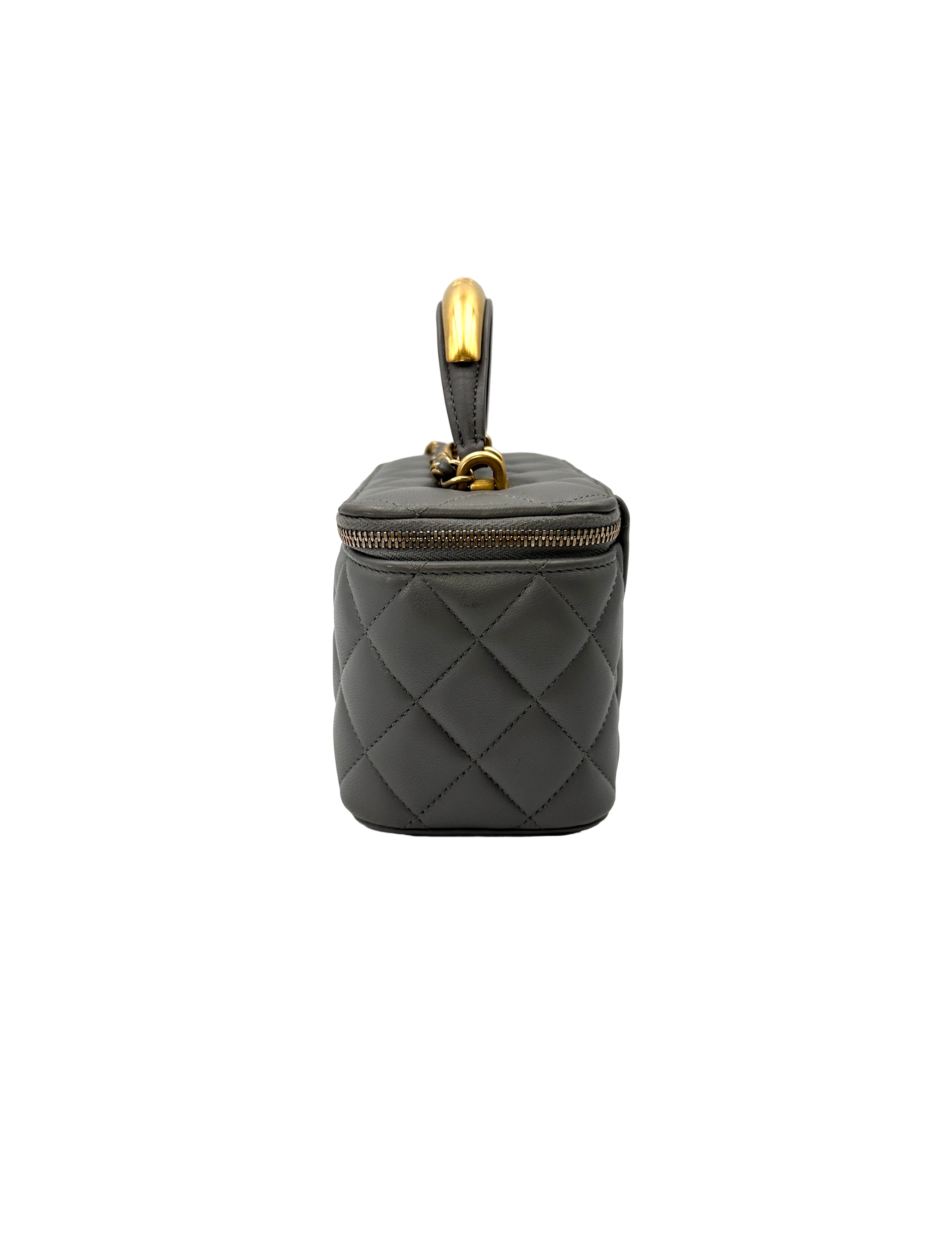 Chanel 22B Grey Quilted Lambskin Top Handle Vanity Case With Gold Hardware(C8***J6) CC2175