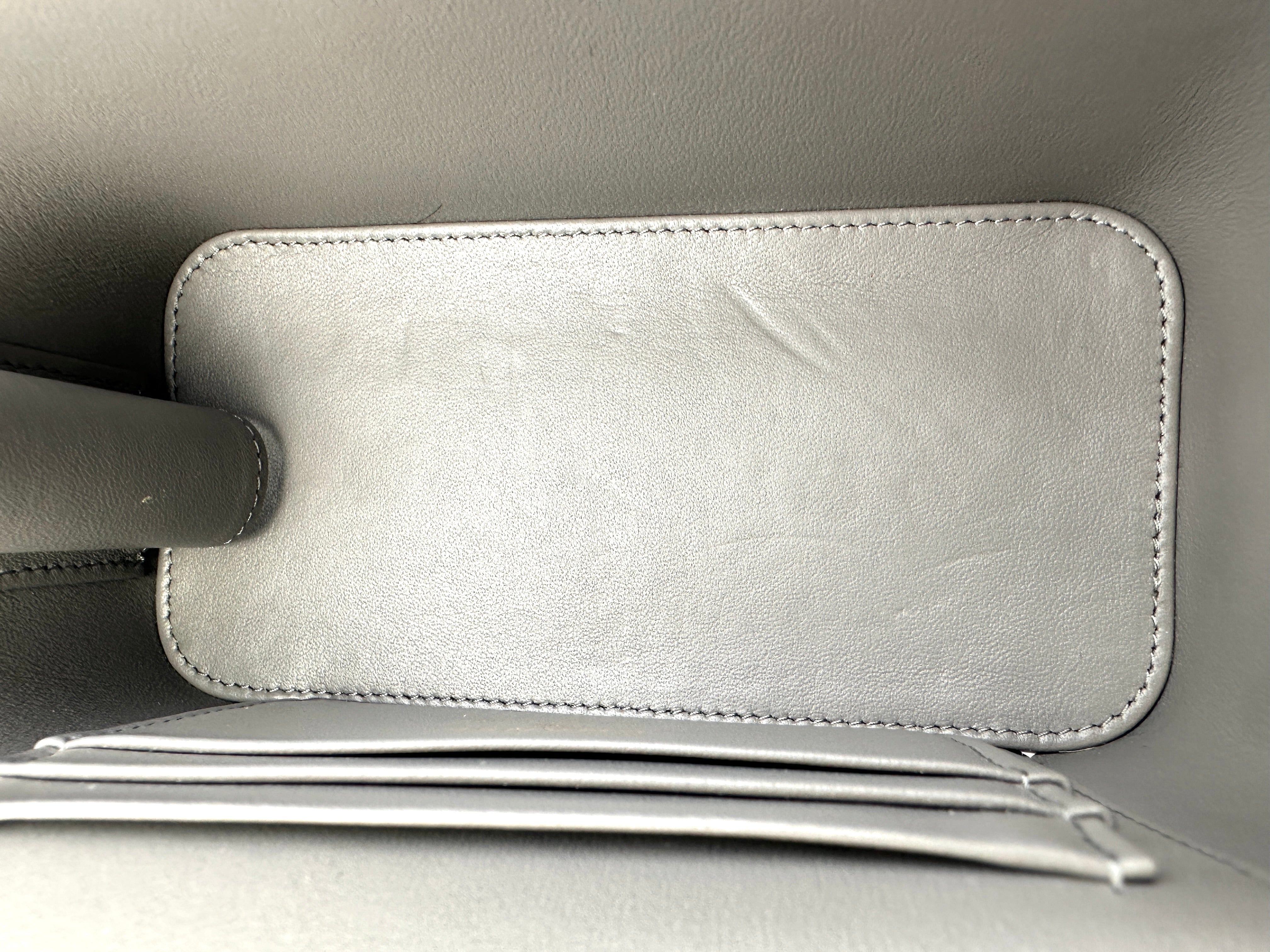Chanel 22B Grey Quilted Lambskin Top Handle Vanity Case With Gold Hardware(C8***J6) CC2175