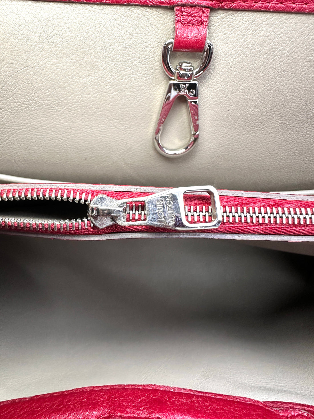 Louis Vuitton Capucines Red Taurillon Leather Handle Bag LV3047