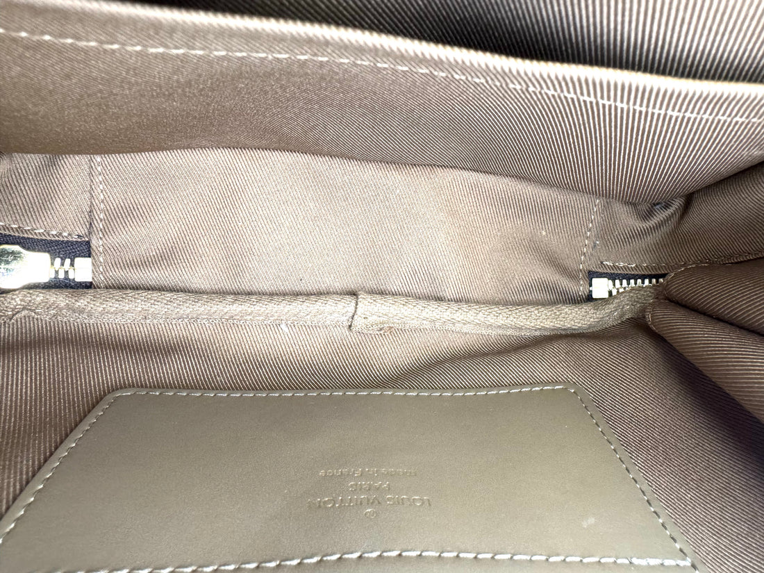 Louis Vuitton Utility Crossbody Monogram Canvas Handle Bag LV3041