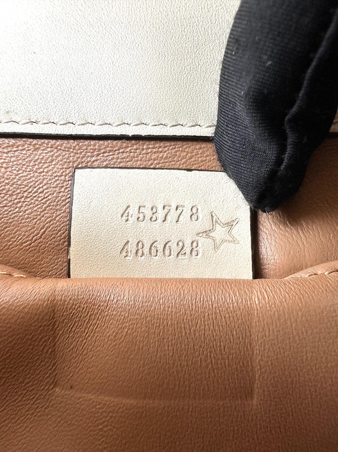 Gucci Queen Margaret Broadway Bee White Leather Pearl Studded Shoulder Bag GG1337