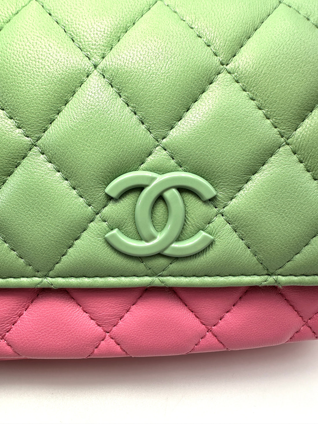 Chanel 23P Classic Flap Pink/Green Quilted Lambskin Shoulder Bag(E3***GA) IRIS249