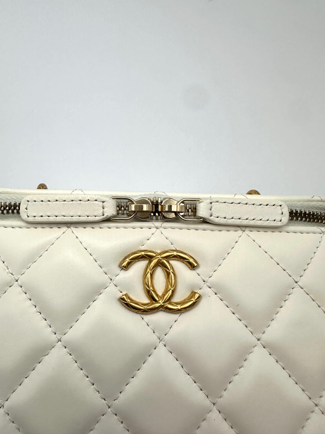 Chanel White Quilted Lambskin Vanity Case With Gold Hardware(XX***83) CC2191