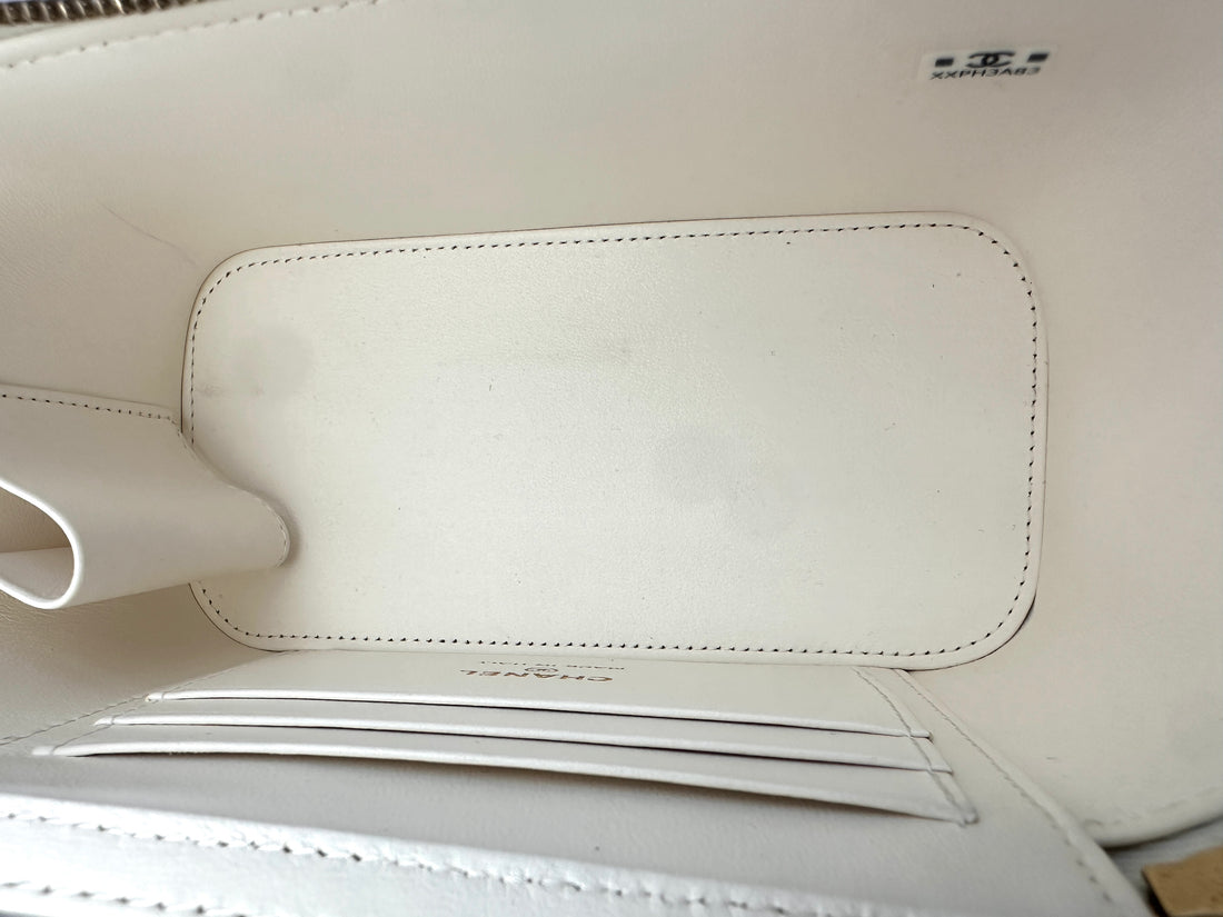Chanel White Quilted Lambskin Vanity Case With Gold Hardware(XX***83) CC2191