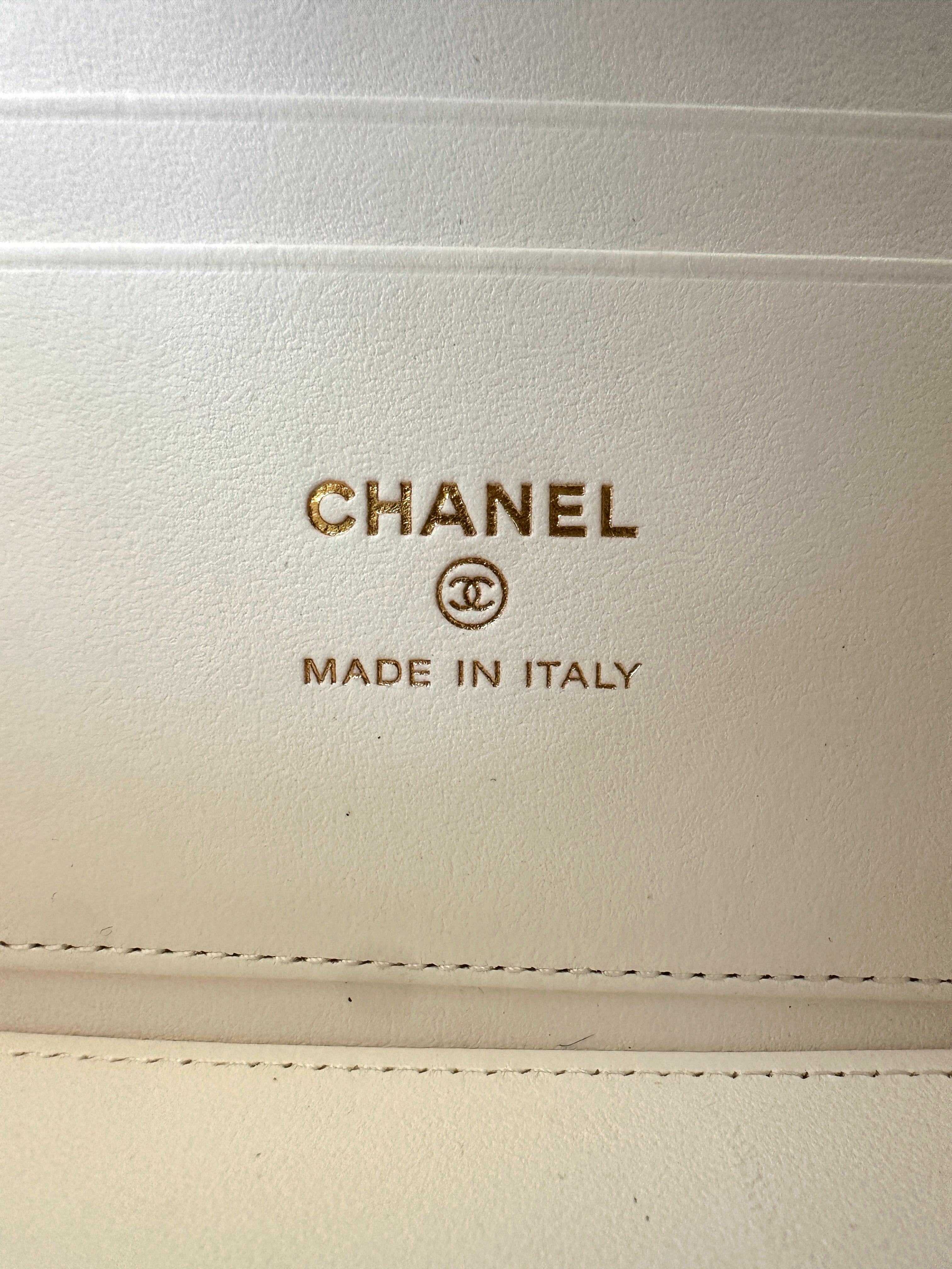 Chanel White Quilted Lambskin Vanity Case With Gold Hardware(XX***83) CC2191