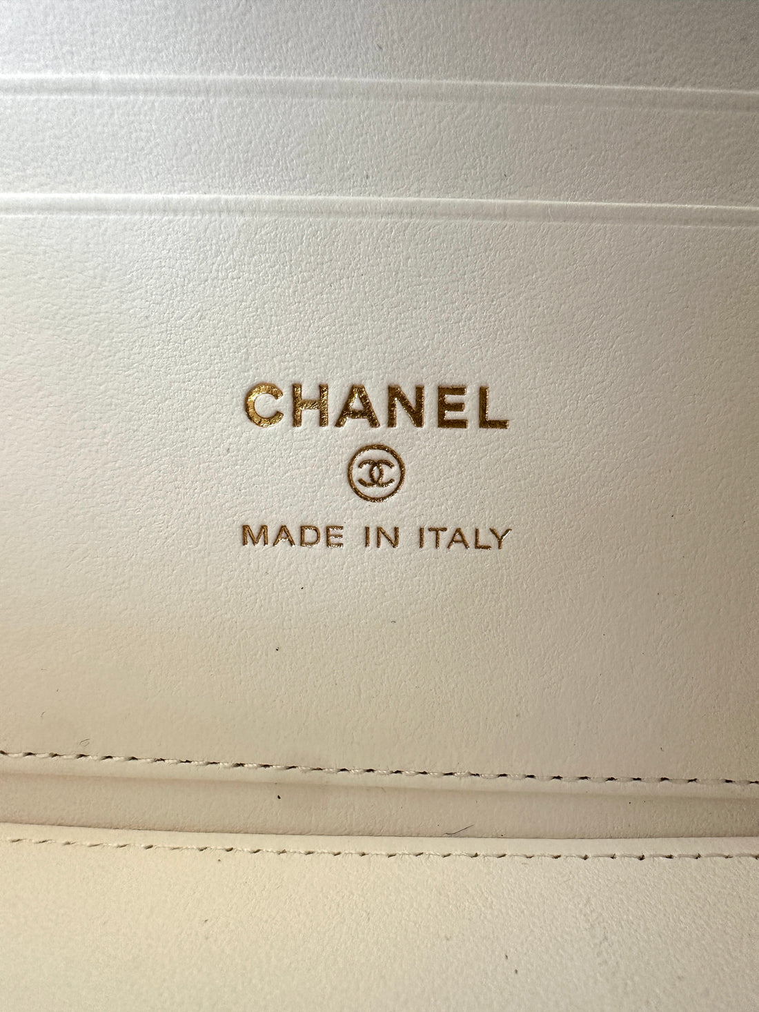 Chanel White Quilted Lambskin Vanity Case With Gold Hardware(XX***83) CC2191