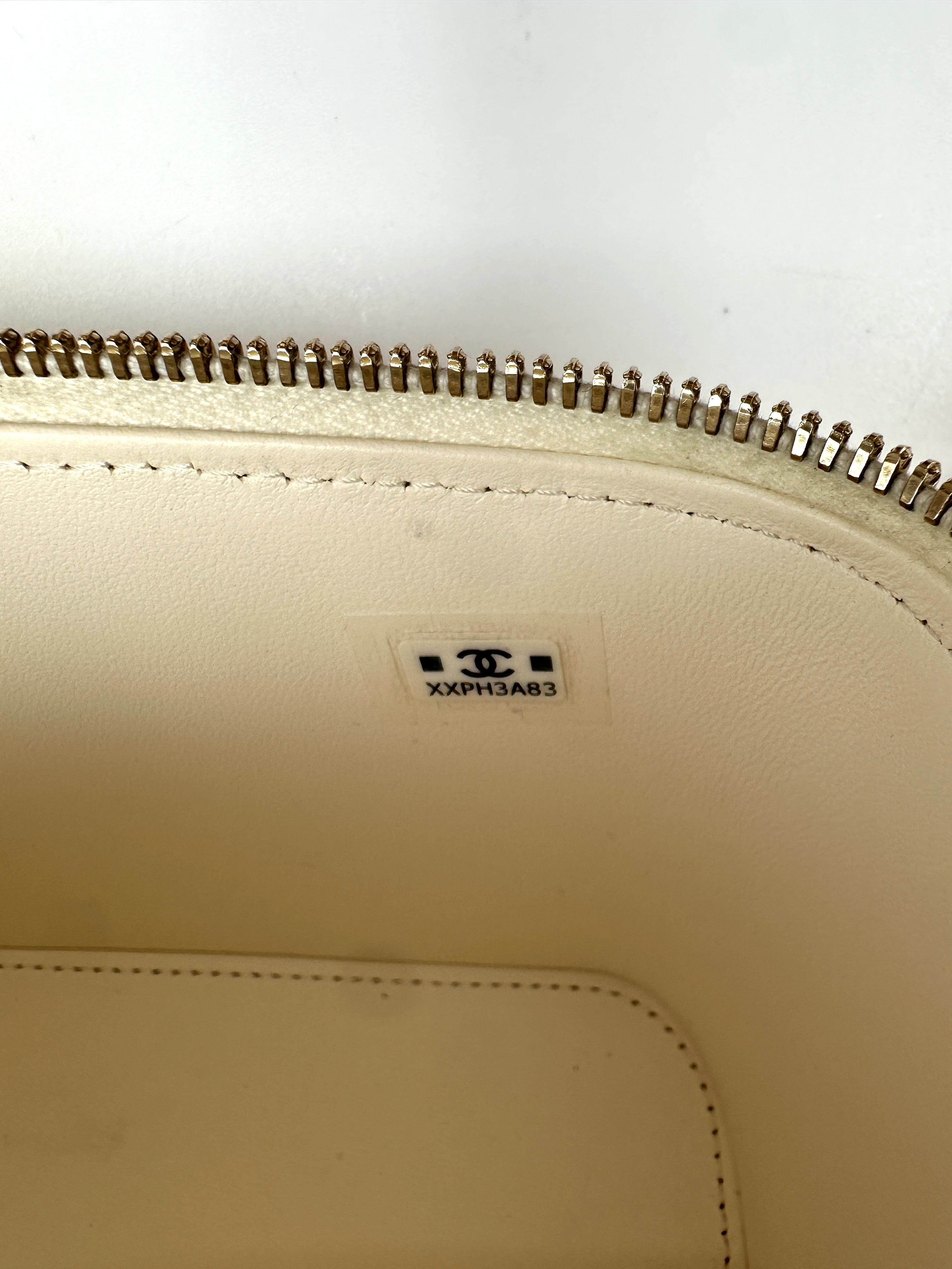 Chanel White Quilted Lambskin Vanity Case With Gold Hardware(XX***83) CC2191
