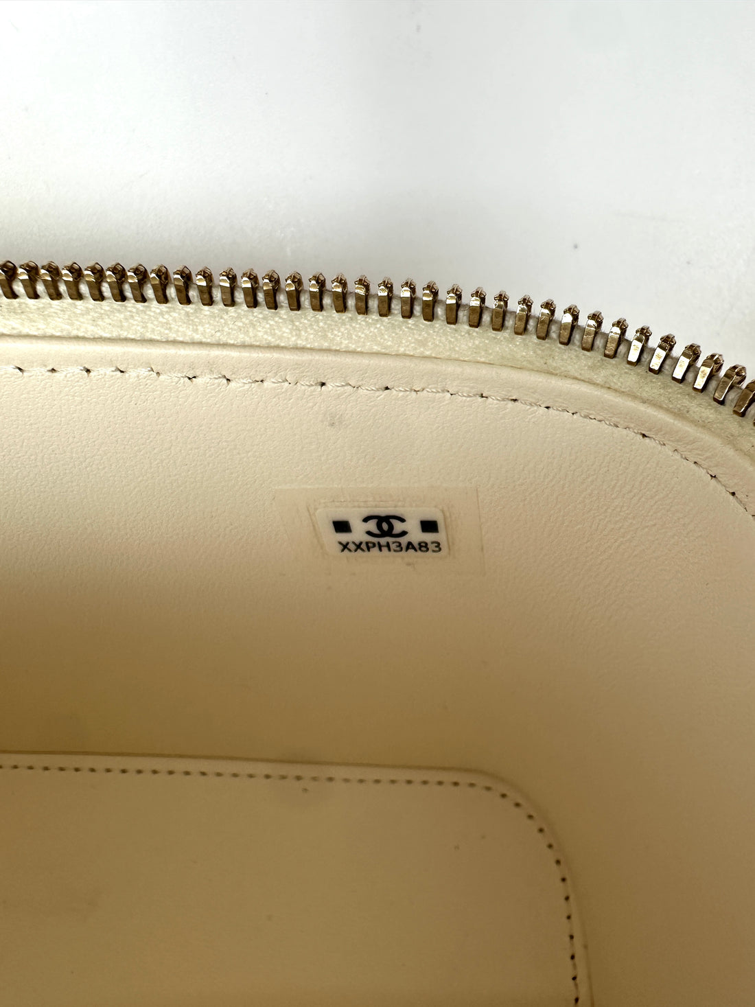 Chanel White Quilted Lambskin Vanity Case With Gold Hardware(XX***83) CC2191