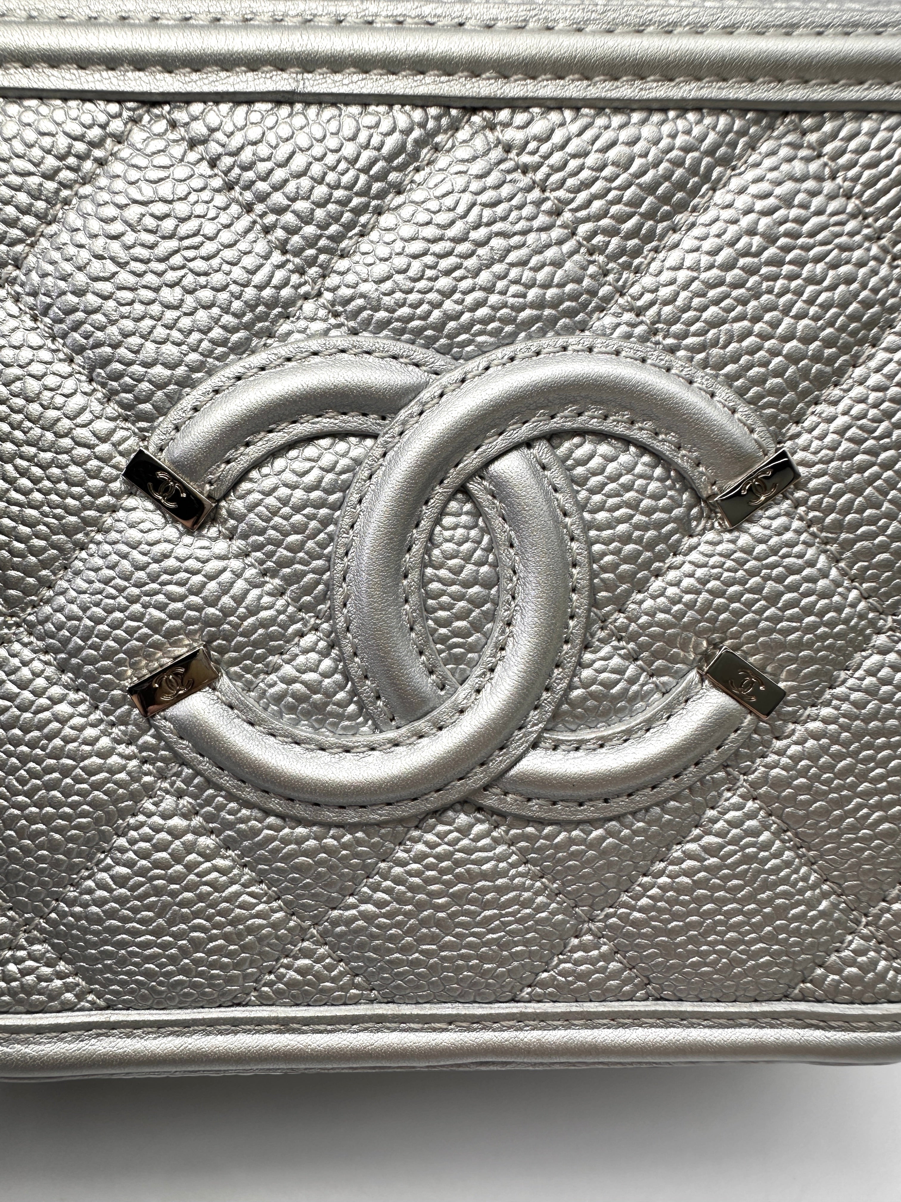 Chanel CC Filigree Grey Quilted Leather Top Handle Vanity Case(24***84) CC2194