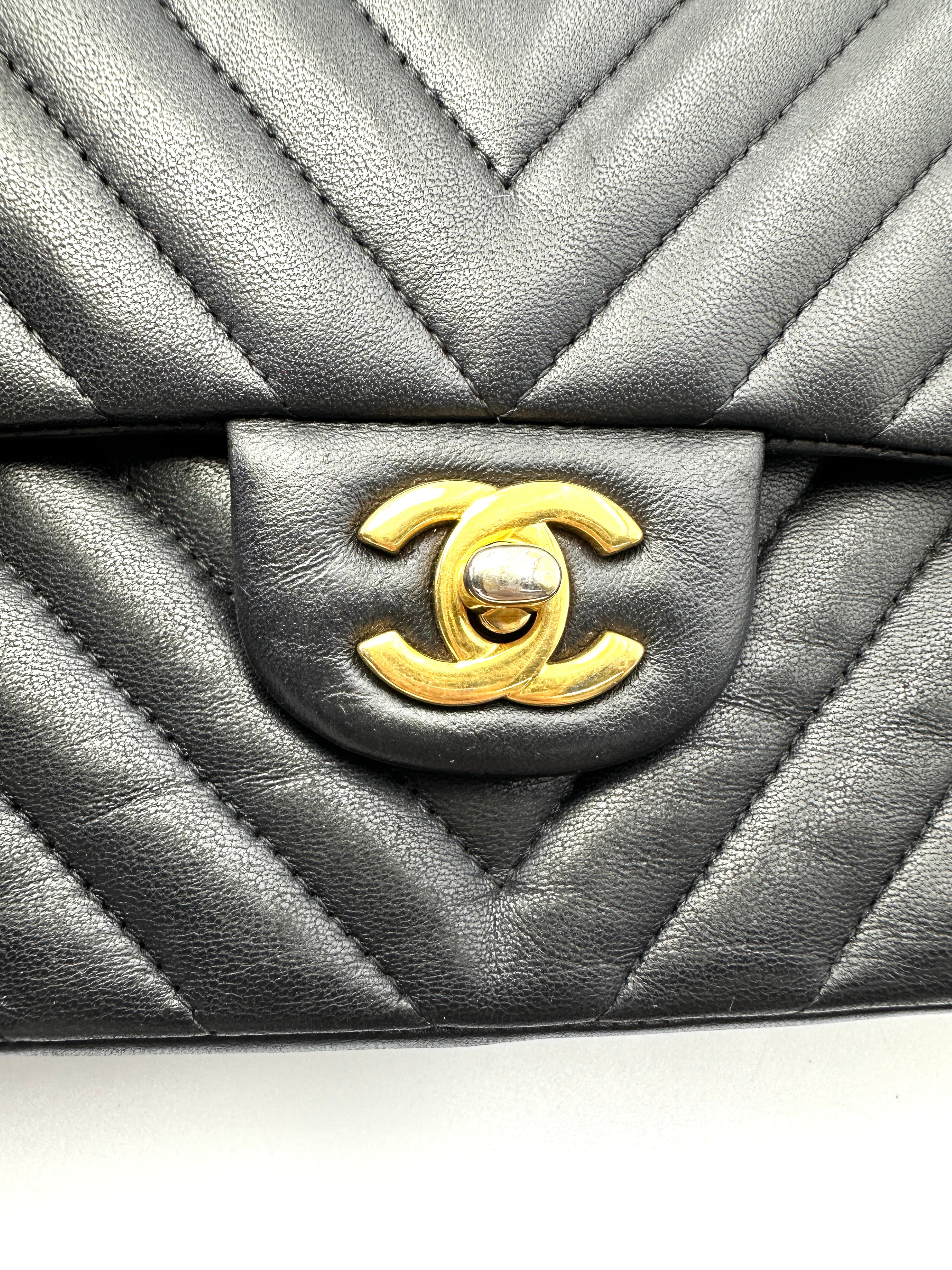 Chanel Classic Flap Black Chevron Quilted Lambskin Medium Size Shoulder Bag With Gold Buckle(21***93) CC2209