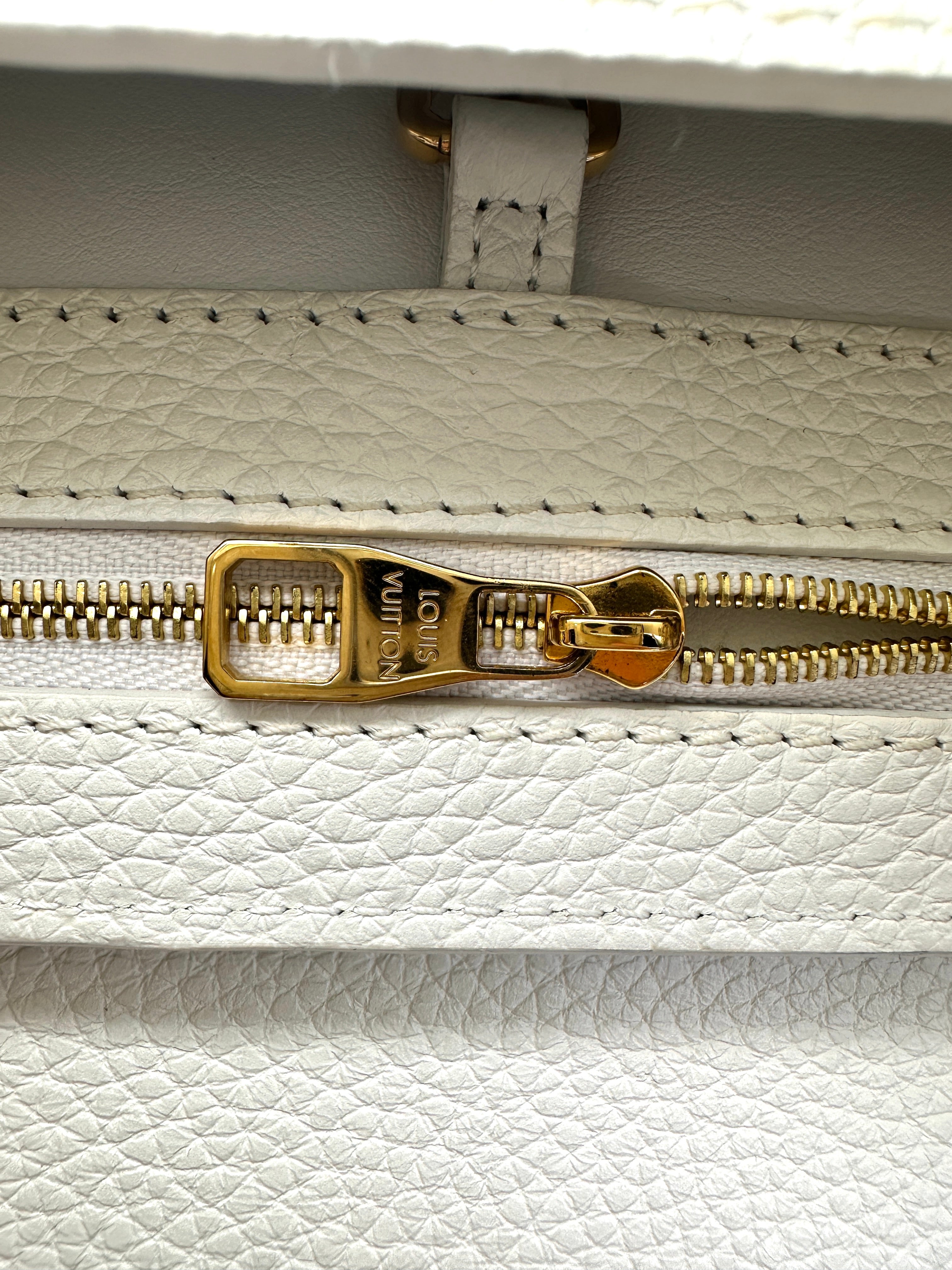 Louis Vuitton Capucines White Taurillon Leather Handle Bag With Pink Fringe Trim LV3068