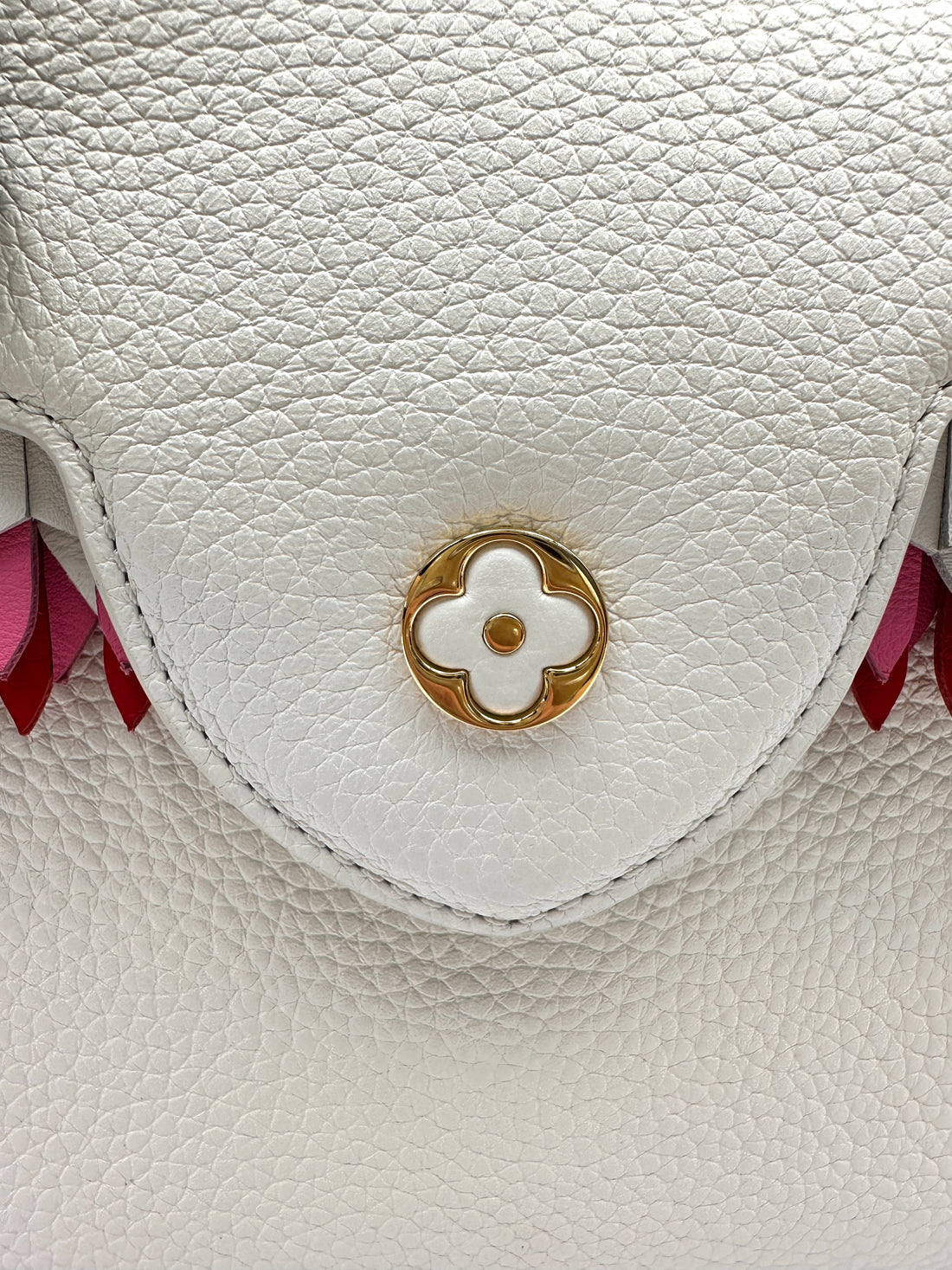Louis Vuitton Capucines White Taurillon Leather Handle Bag With Pink Fringe Trim LV3068