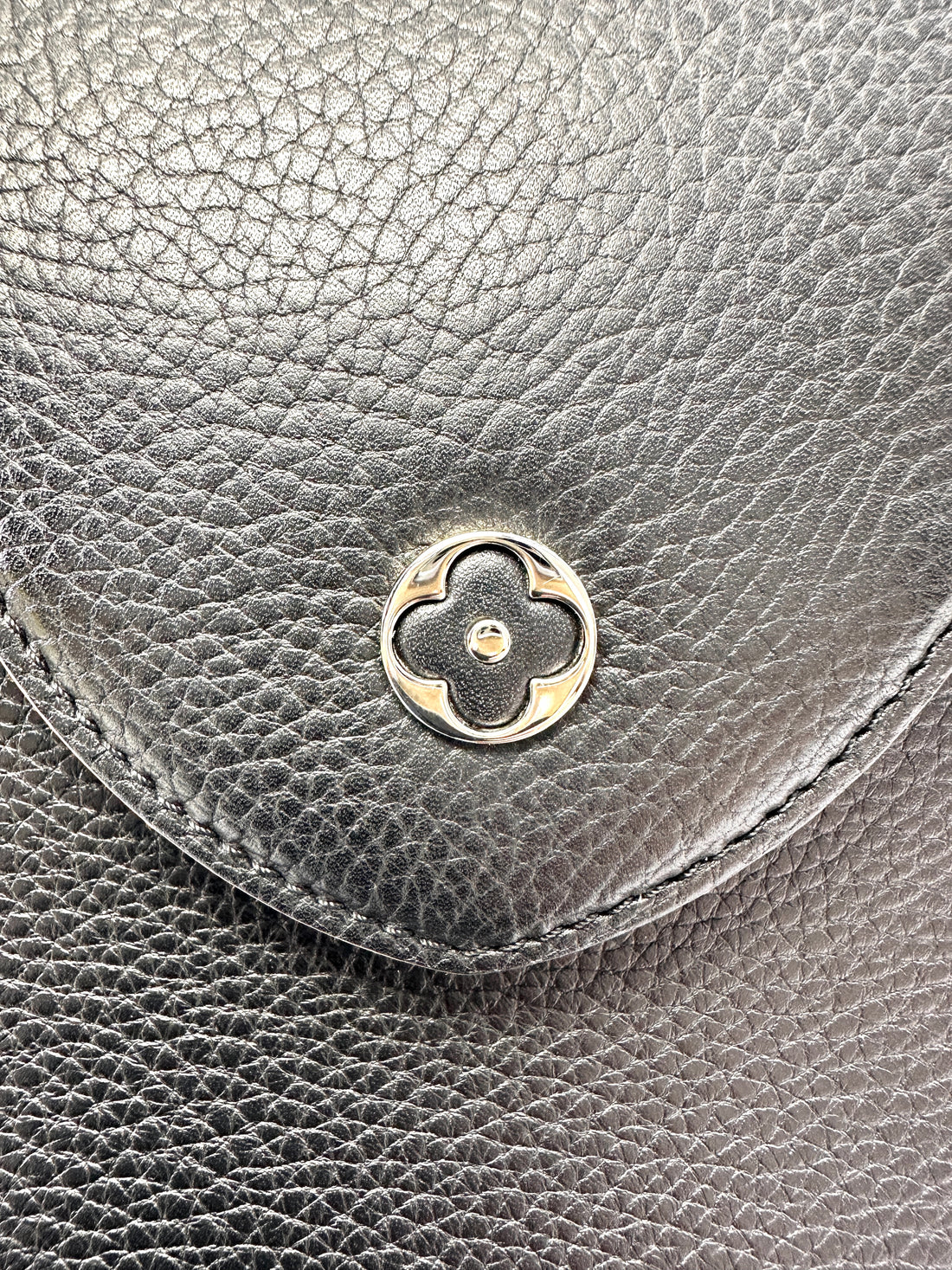 Louis Vuitton Capucines Black Taurillon Leather Handle Bag LV3061
