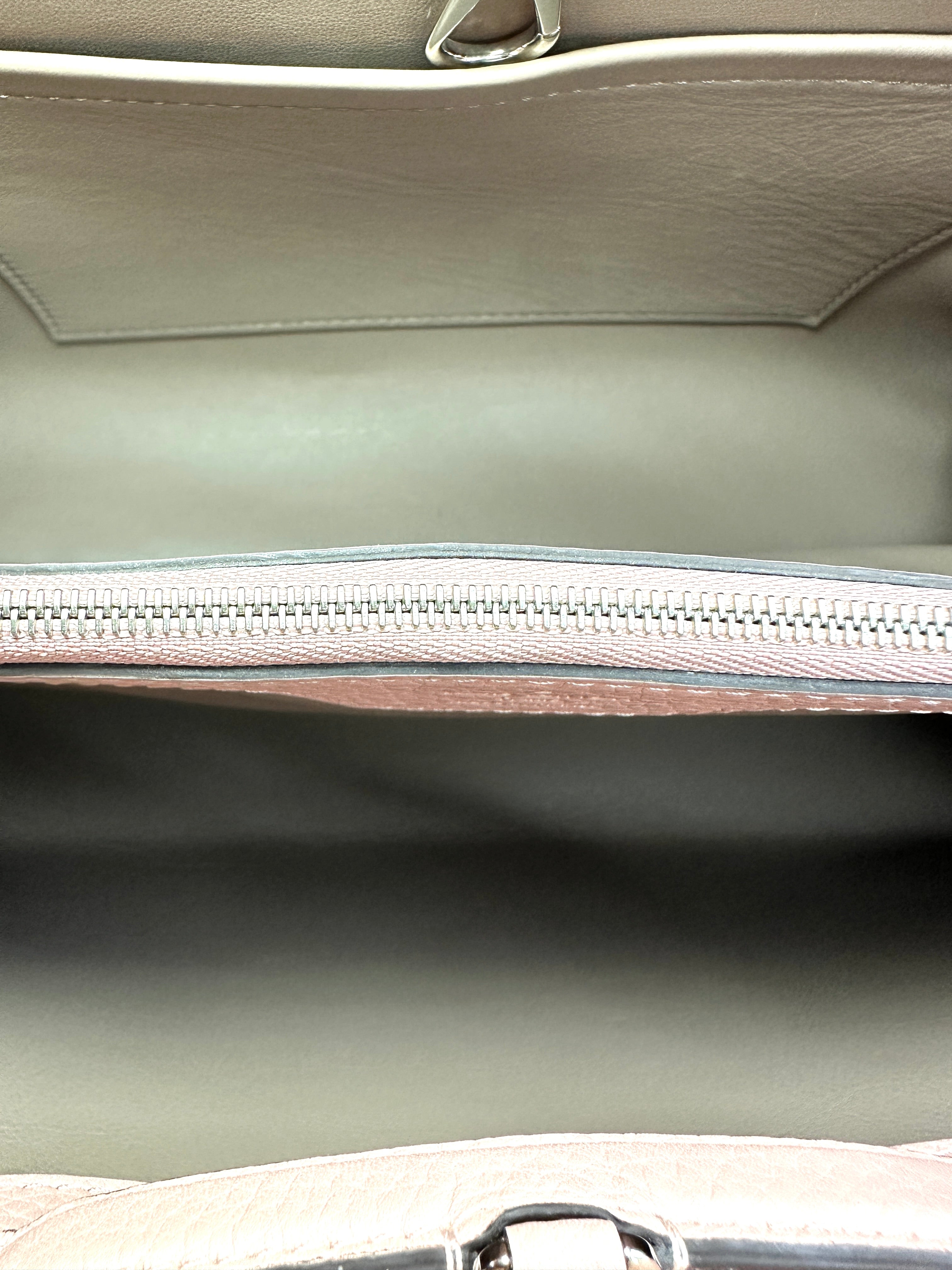 Louis Vuitton Capucines GM Pink Taurillon Leather Handle Bag LV3060