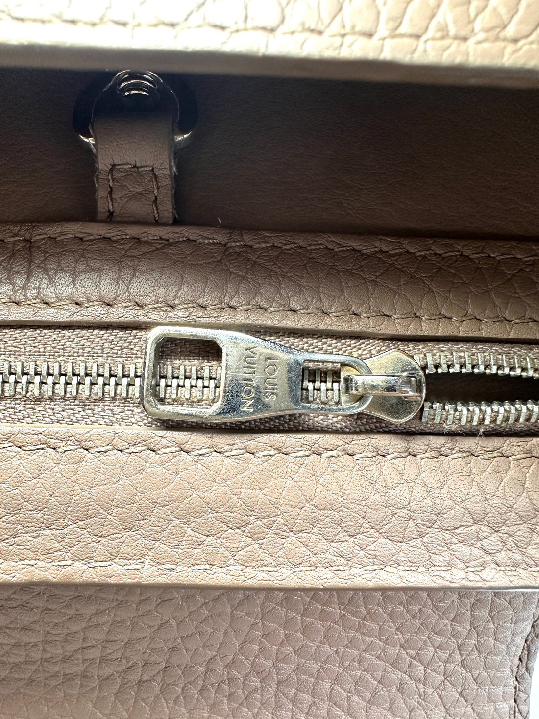 Louis Vuitton Capucines BB Beige Taurillon Leather Handle Bag LV3072