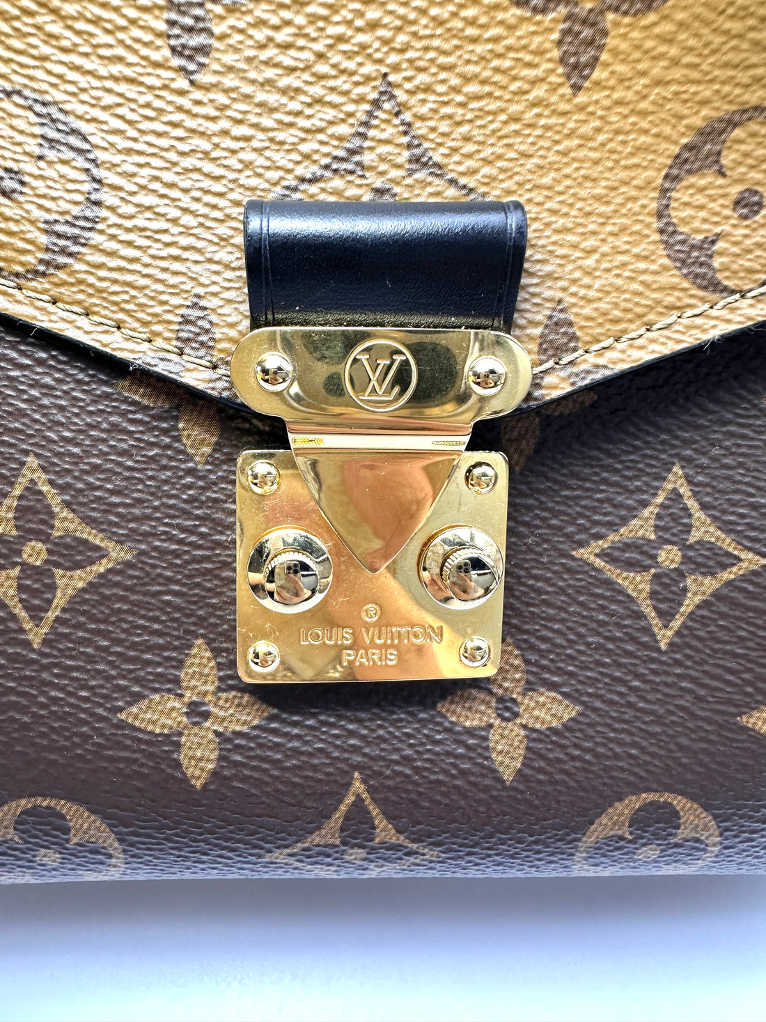 Louis Vuitton Monogram Canvas Pochette Metis LV3082