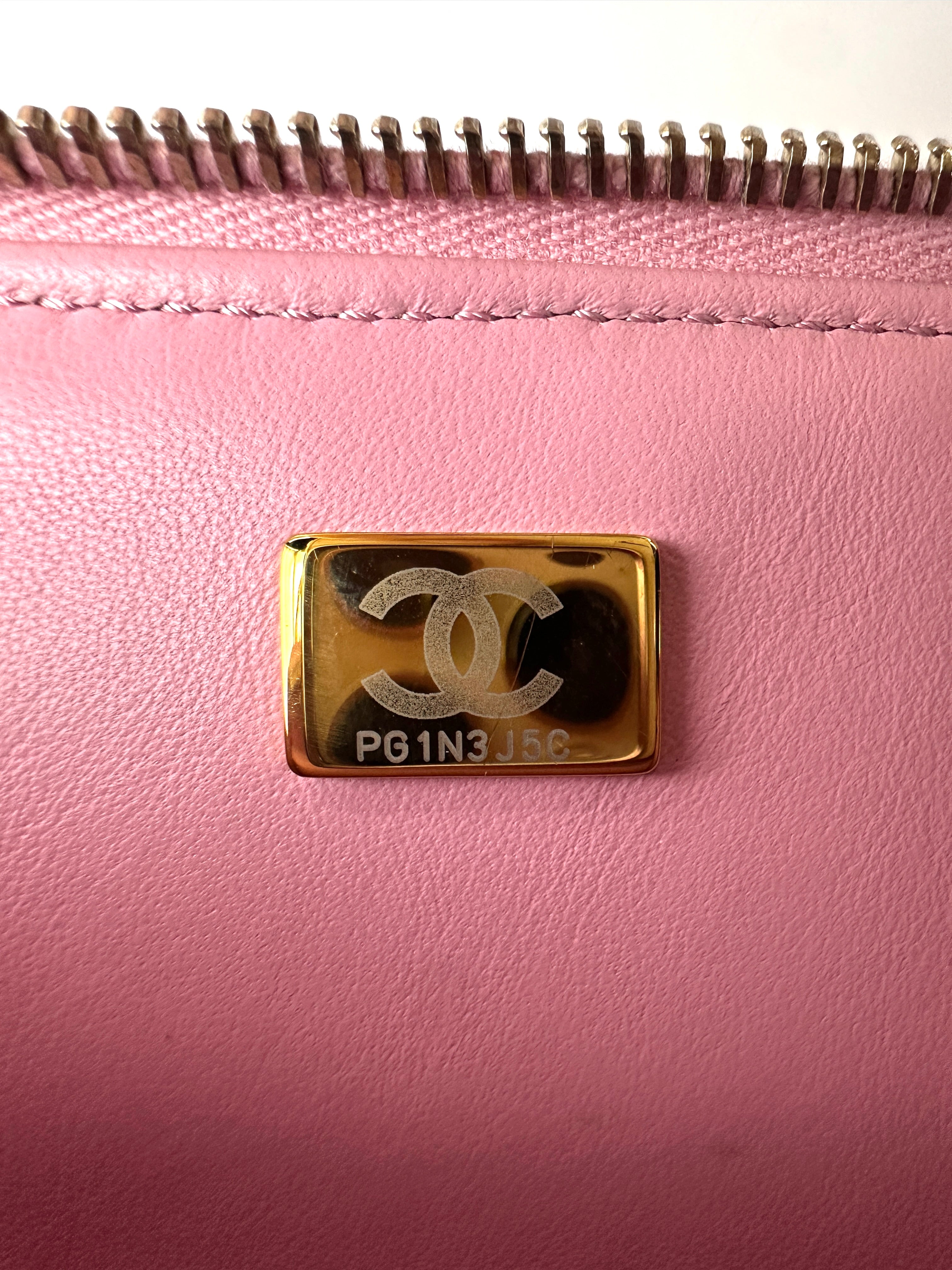 Chanel 22S Pink Quilted Leather Top Handle Vanity Case With Gold Hardware(PG***5G) CC2231