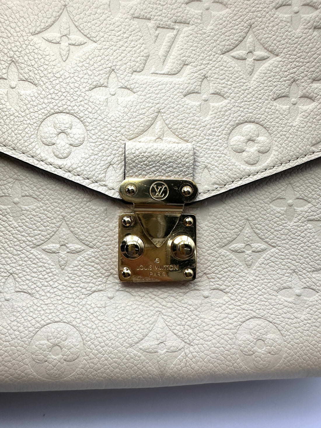 Louis Vuitton Beige Empreinte Monogram Leather Pochette Metis LV3088