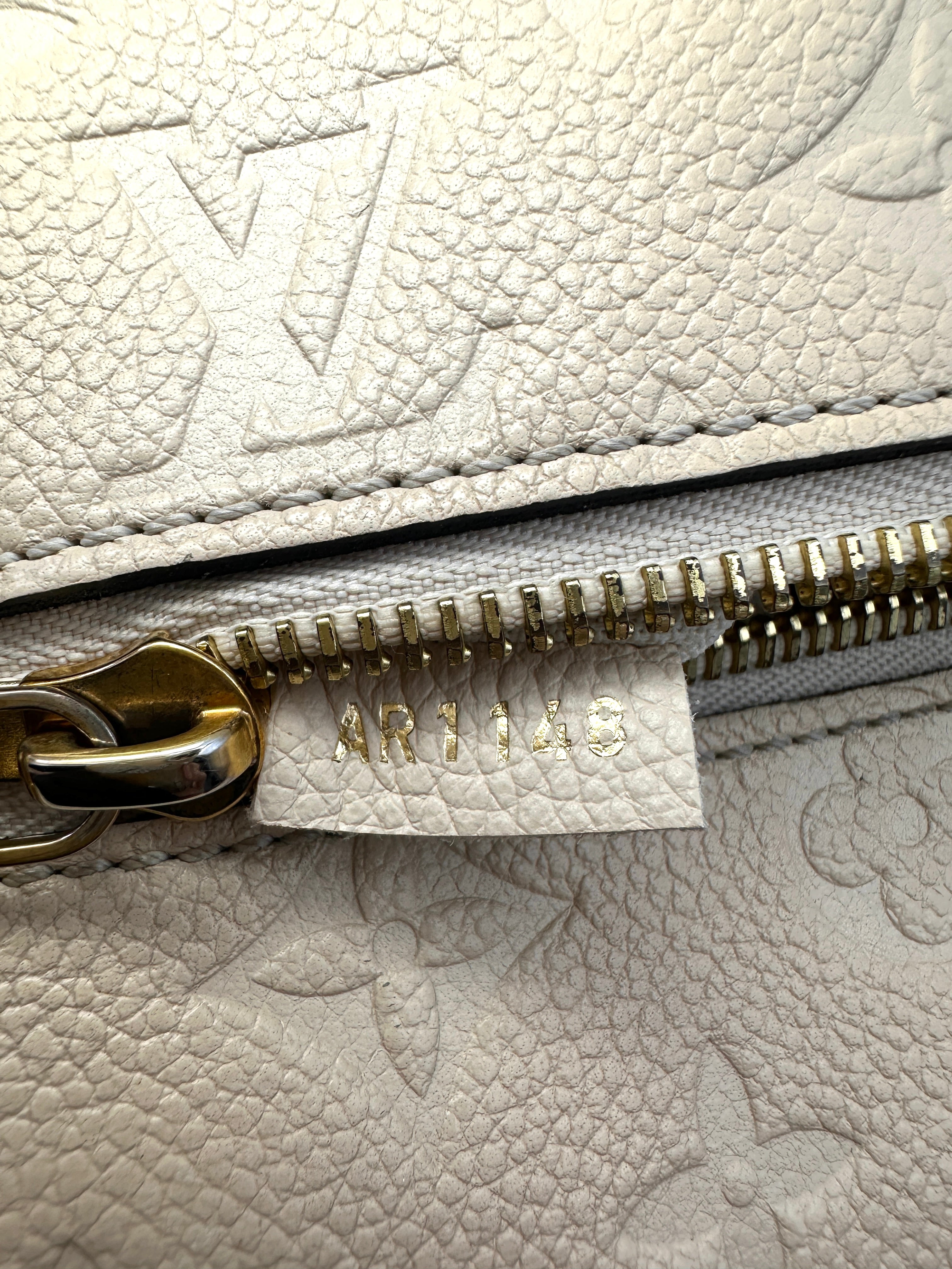 Louis Vuitton Beige Empreinte Monogram Leather Pochette Metis LV3088